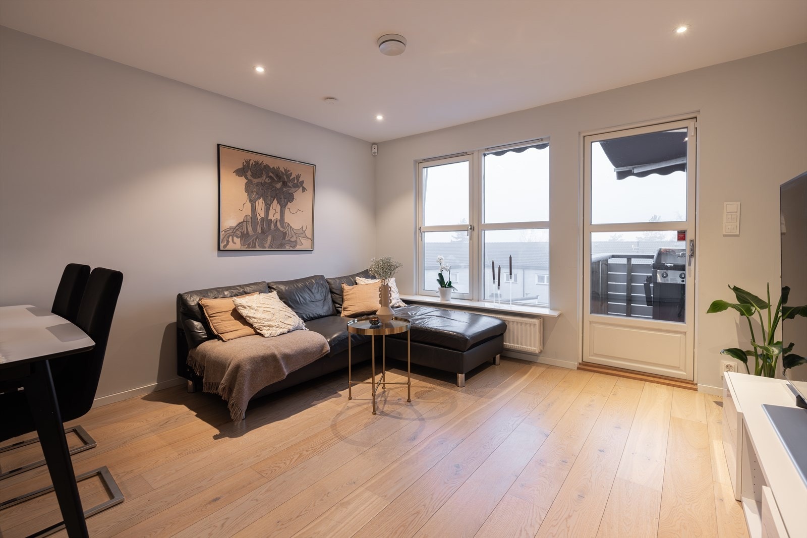 Leiligheten har 2 soverom, åpen kjøkken og stue løsning i 3.etasje Galleribilde