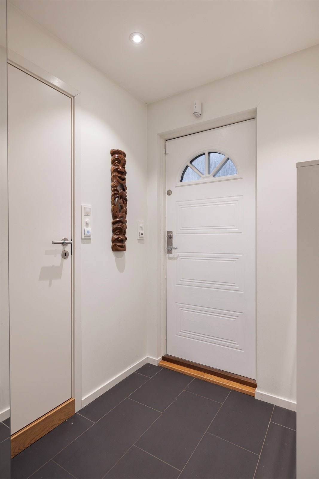 Varme i gulv i entre. Borettslaget har nylig renovert fasader, tak og balkonger Galleribilde