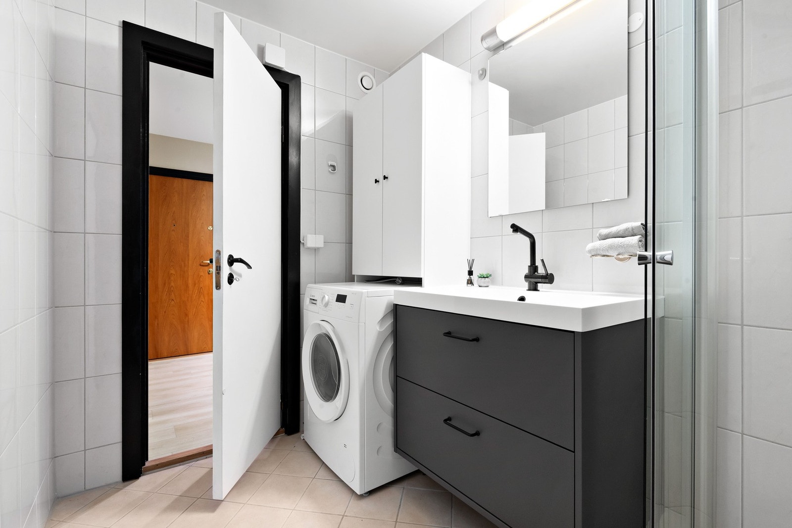 Badet ble renovert i 2012 av borettslaget og fremstår moderne og velholdt. Galleribilde