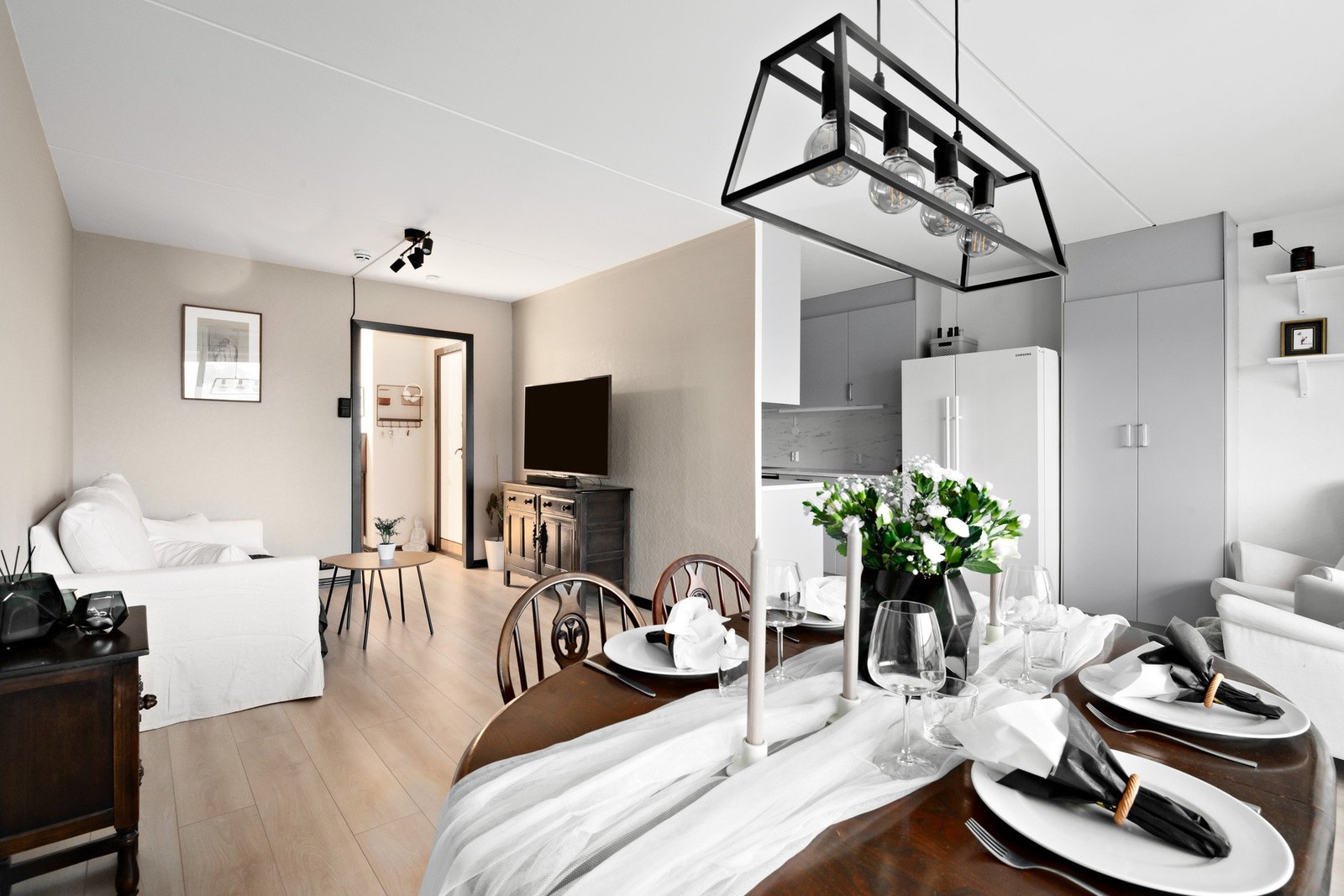 Kjøkkenet er delvis adskilt fra stuen og gir likevel en sosial atmosfære. Galleribilde