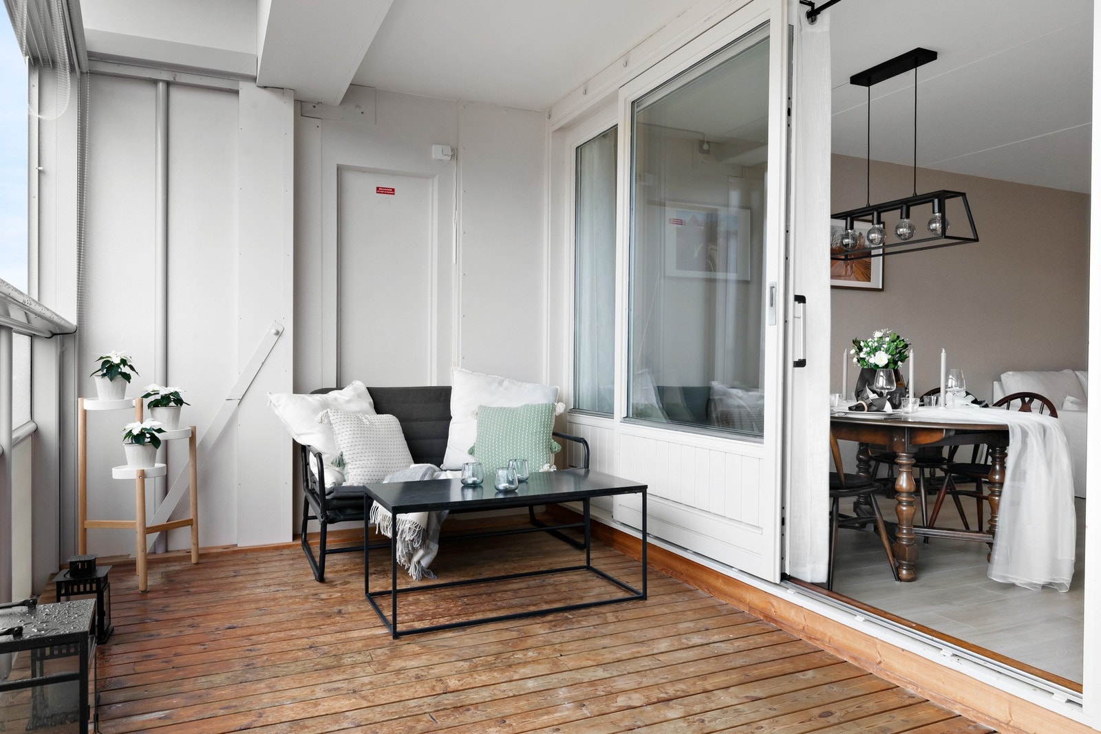 Her er det god plass til sittegruppe, plantekasser og små grønne innslag som skaper en ekstra hyggelig atmosfære. Galleribilde