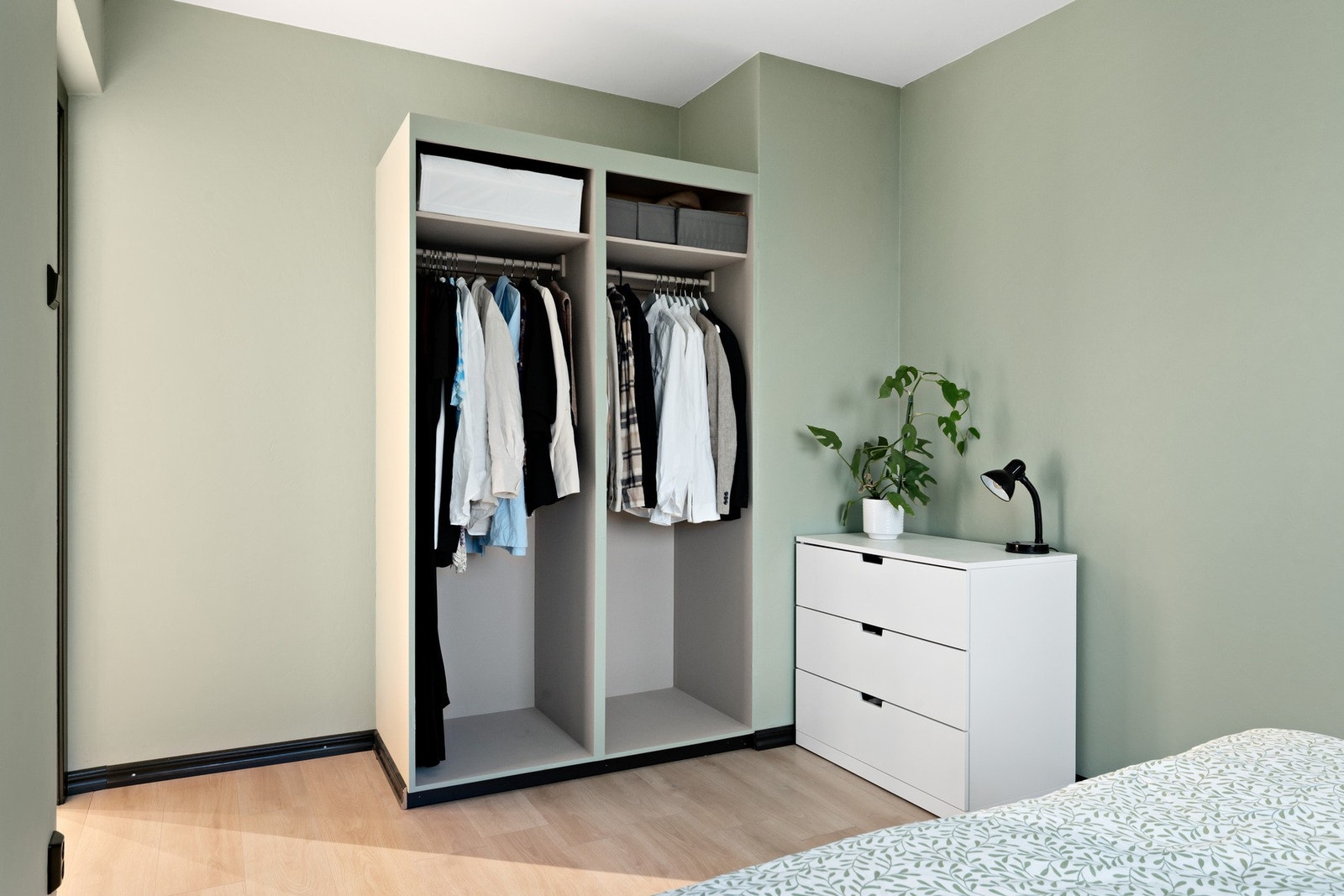 Med tre soverom kan de enkelt tilpasses etter behov - enten som barnerom, gjesterom eller hjemmekontor - og gir dermed stor fleksibilitet i hverdagen. Galleribilde