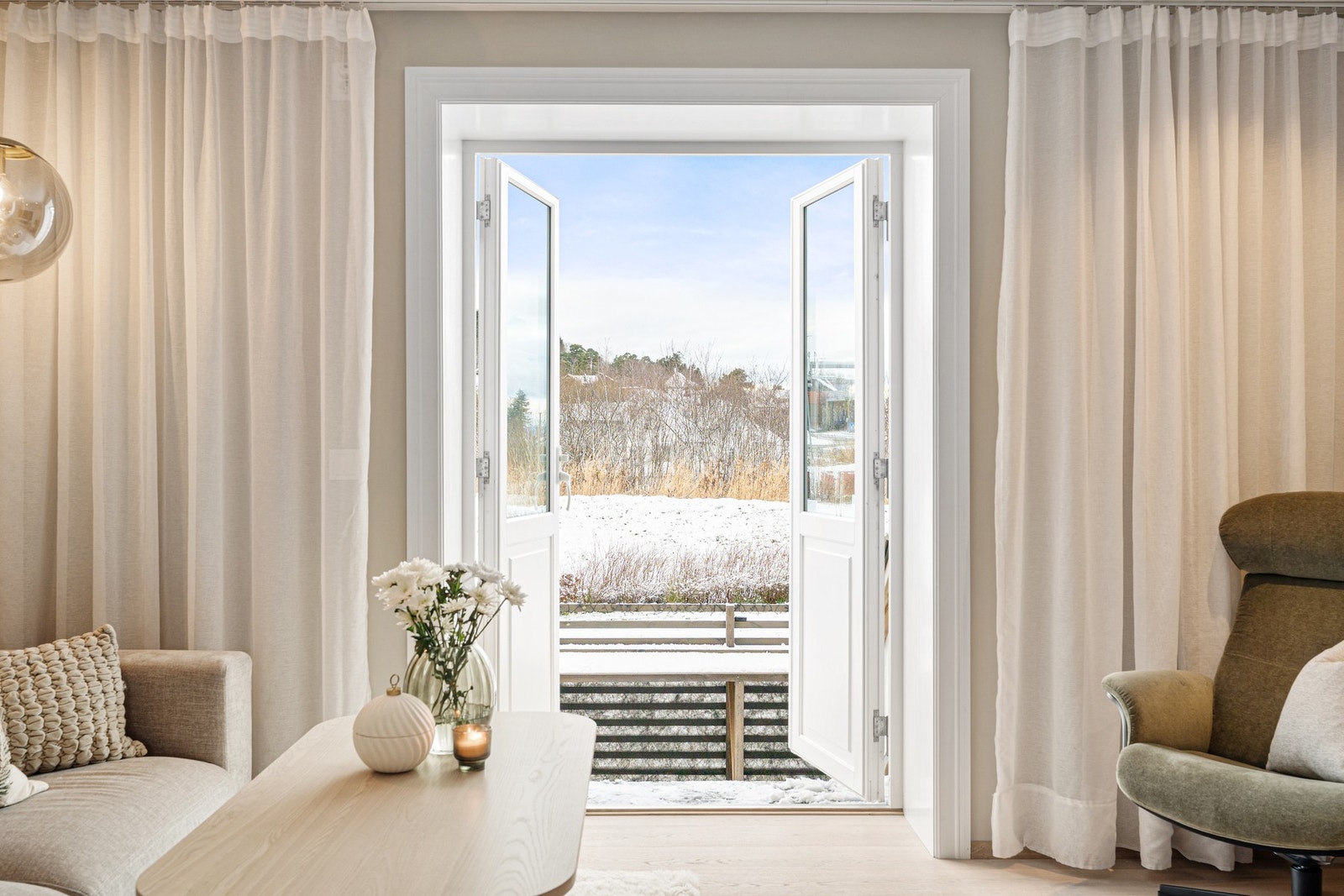 Fra stuen har du direkte utgang til en fantastisk terrasse. Galleribilde