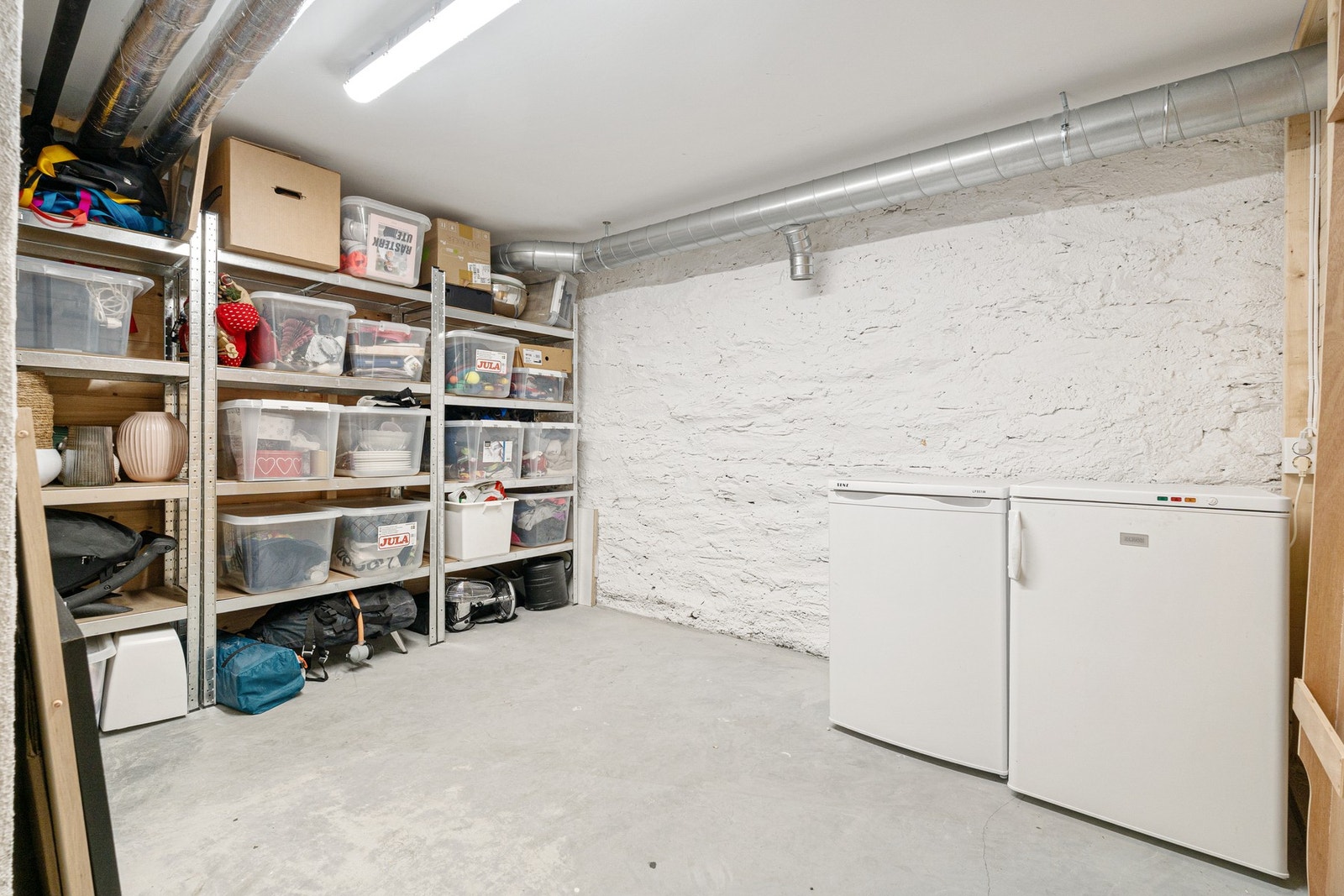 Leiligheten har en stor bod i kjeller. Galleribilde