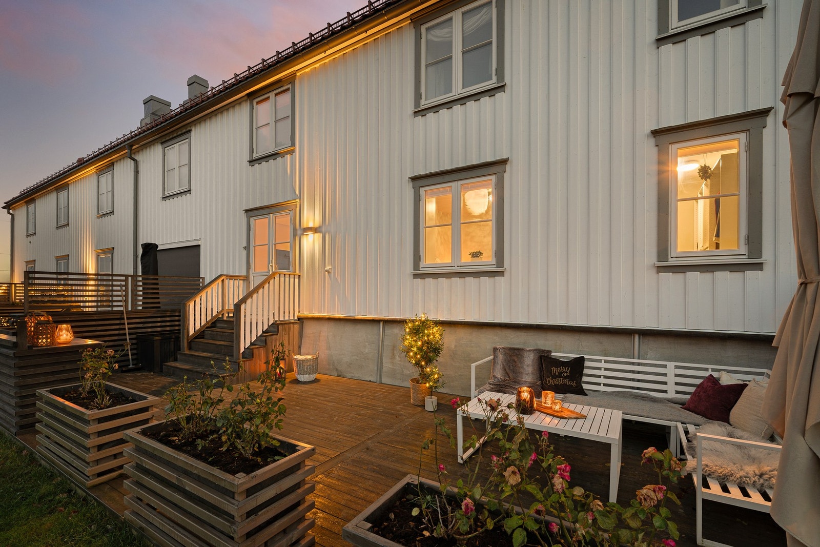 Grilstad Gård ble rehabilitert i 2021 til fine boliger i tidsriktige og fine materialvalg. Galleribilde