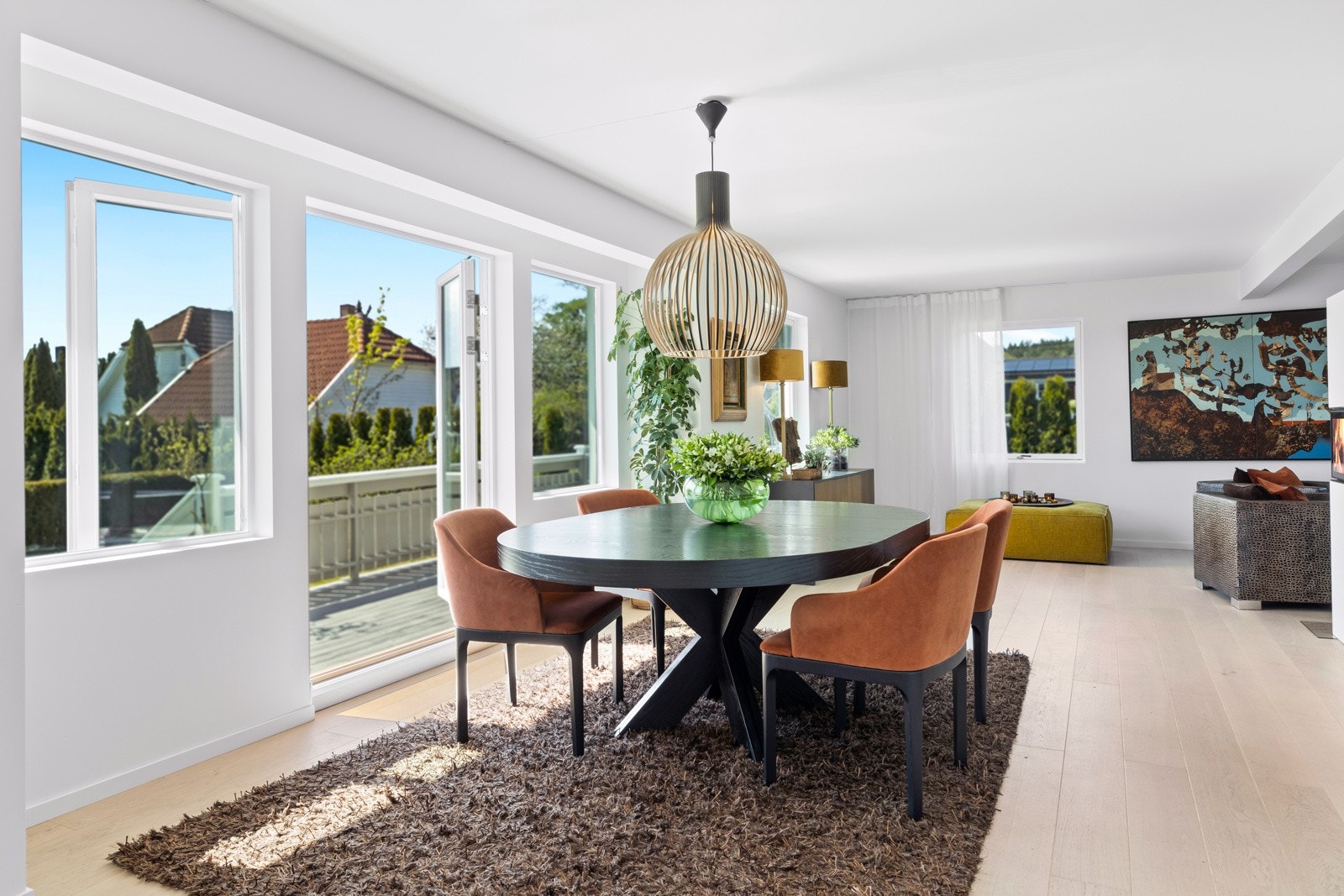 Velkommen til Slettevoldveien 10 - som har alt en barnefamilie kan ønske seg, innerst i en blindvei Galleribilde