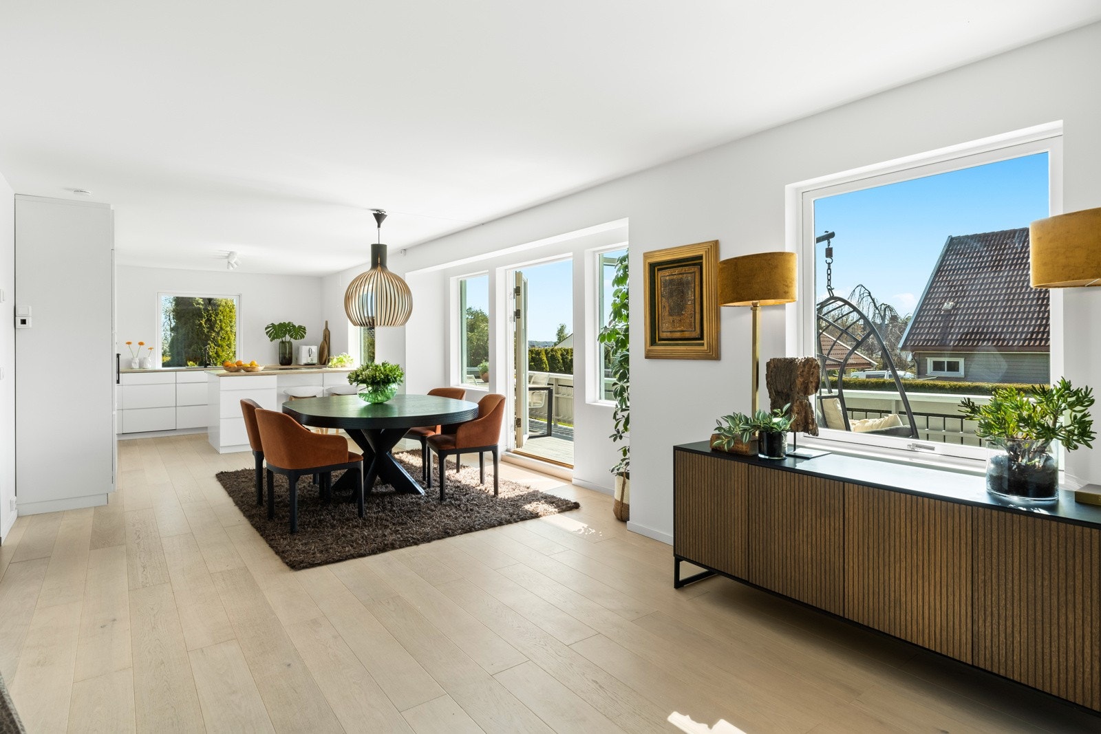 Fra stue mot kjøkken Galleribilde