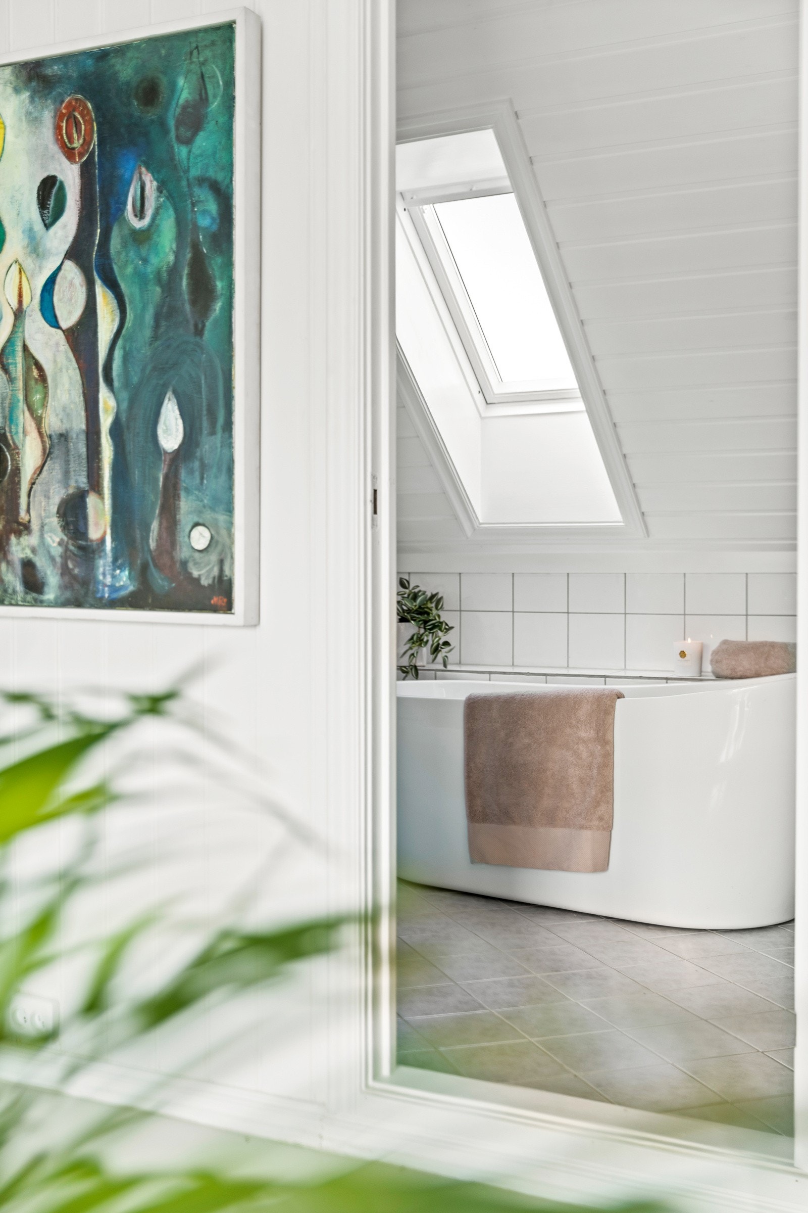 Innenfor loftstuen ligger det ekstra baderommet Galleribilde