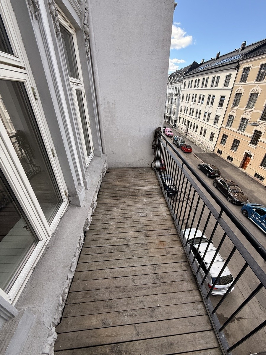 Balkong nr 1 med kveldssol og utsikt mot odinsgate Galleribilde