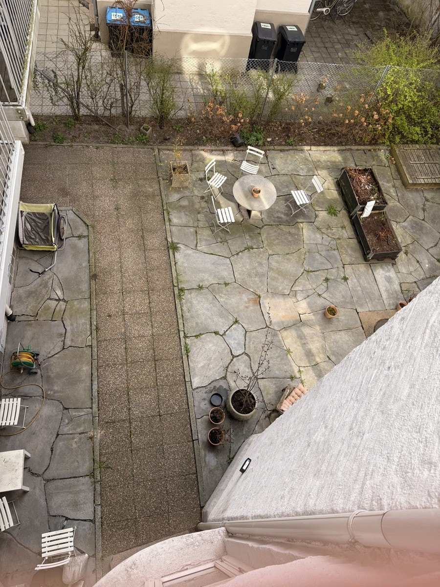 Hyggelig bakgård Galleribilde