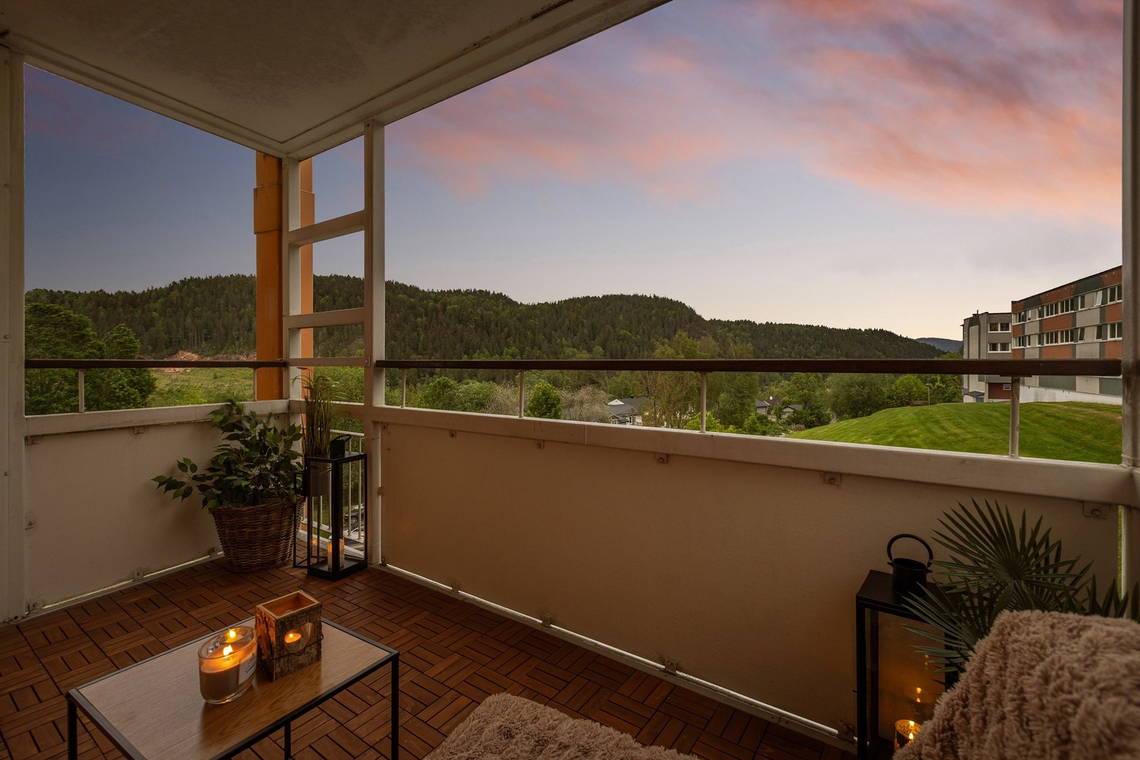Leiligheten har en attraktiv beliggenhet i enden av fjell med pen utsikt mot naturomgivelser.
Foto: Tor Harald Johannessen Galleribilde
