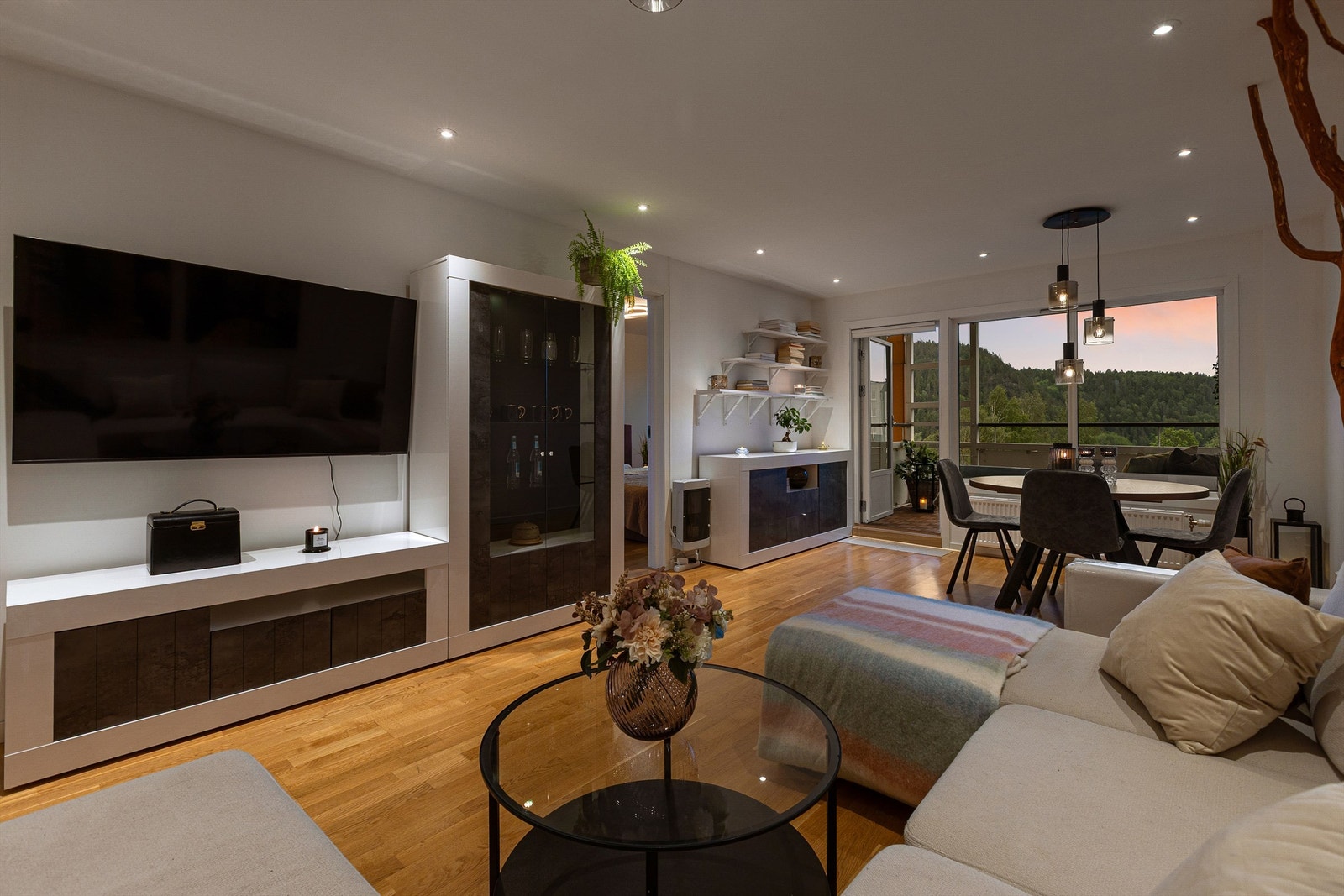 Krogsveen v/Christopher Sand ønsker velkommen til Laurits Grønlands vei 37B.
Foto: Tor Harald Johannessen Galleribilde