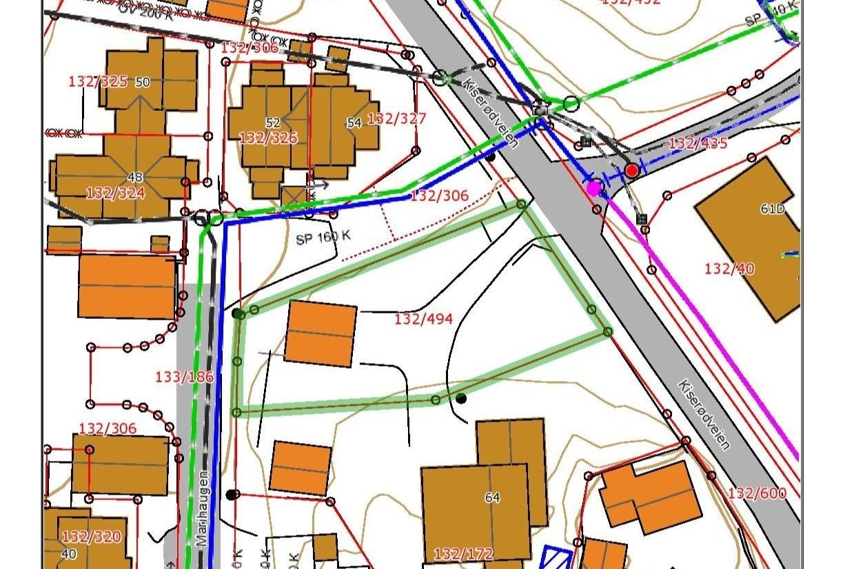 Dagens situasjonsplan. Garasjen blir fjernet. Galleribilde