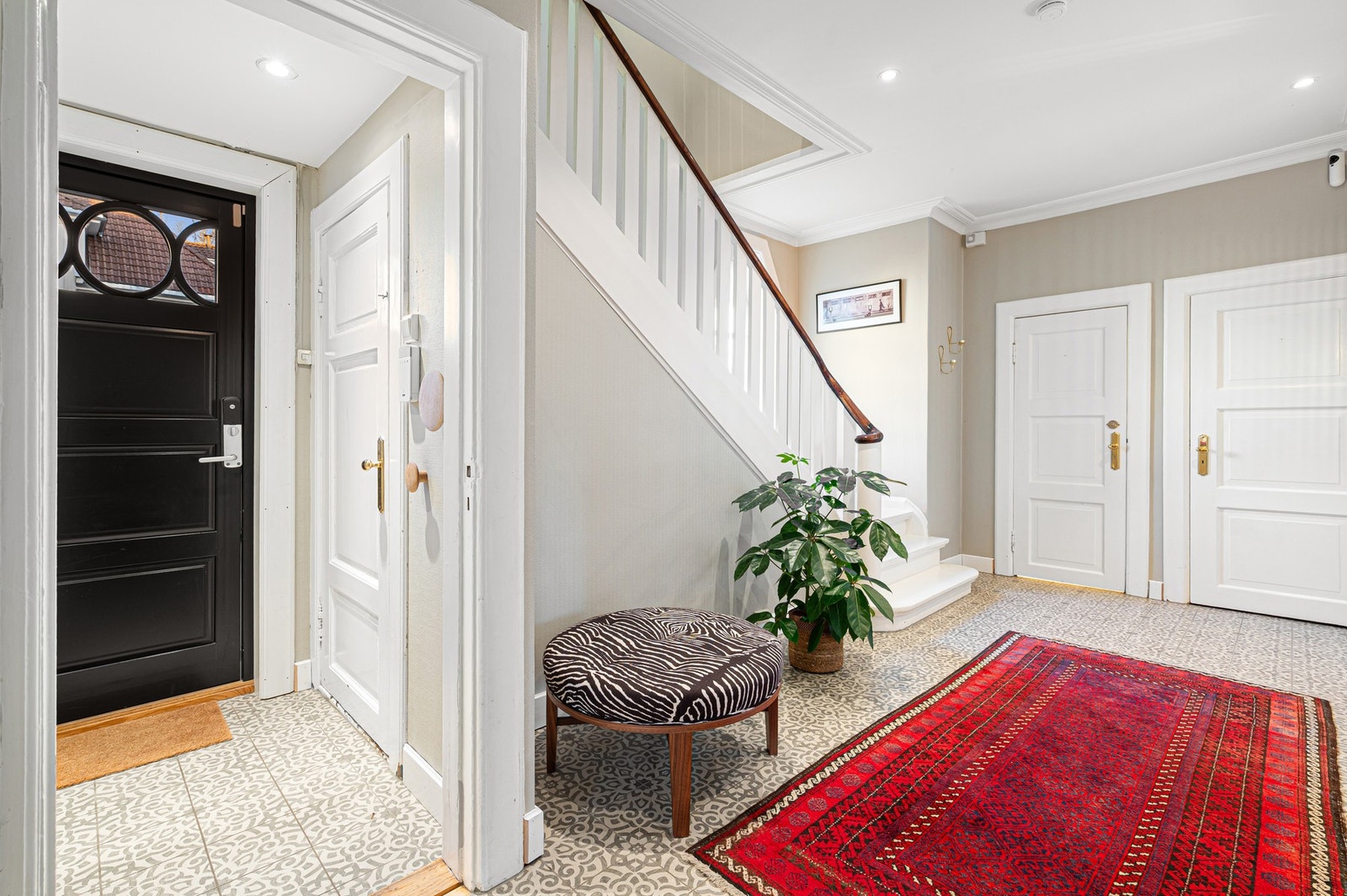 Gode oppbevaringsmuligheter i hallen. Galleribilde