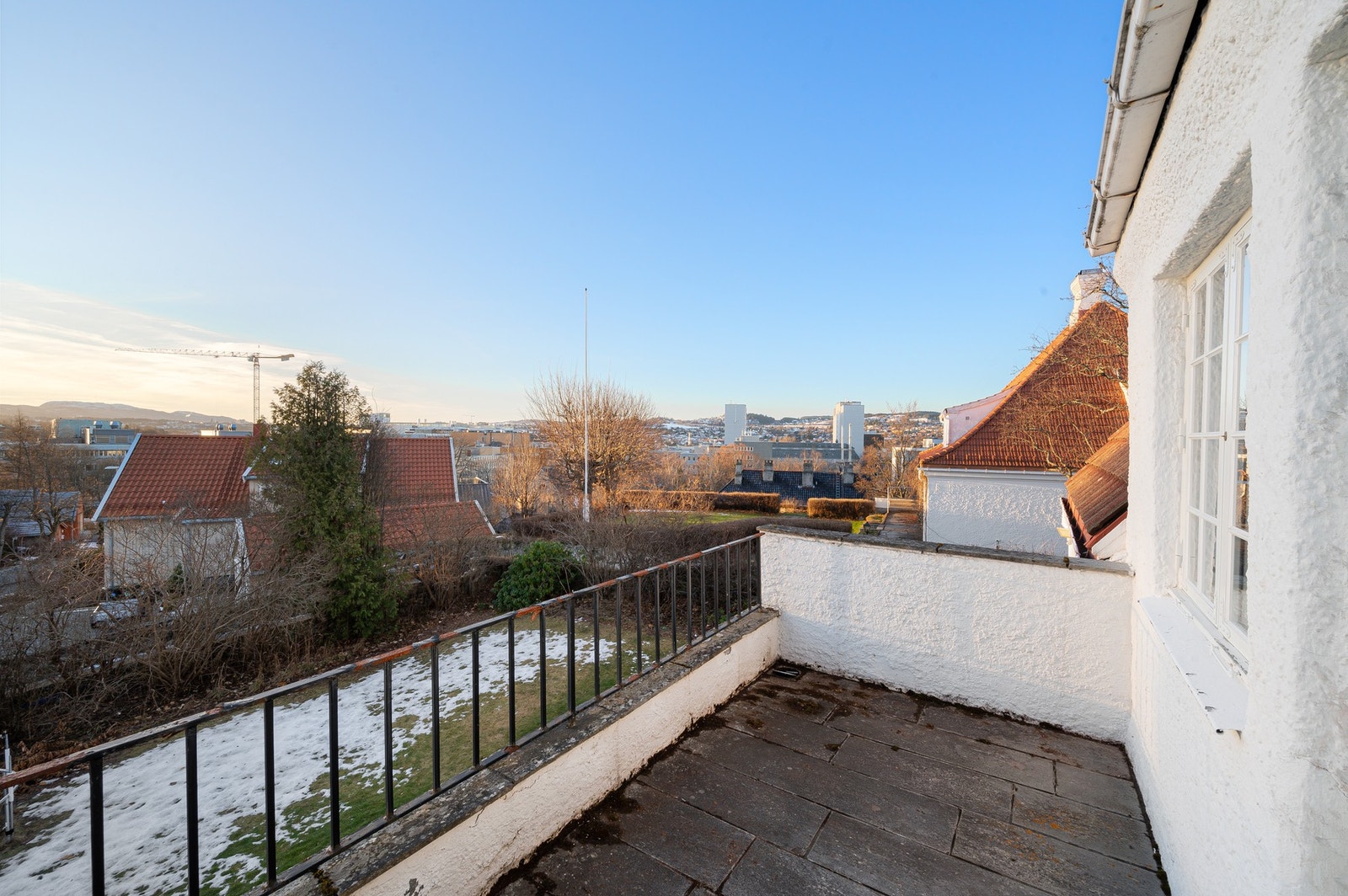 Stor balkong i 2.etasje som er på 7 kvadratmeter. Galleribilde