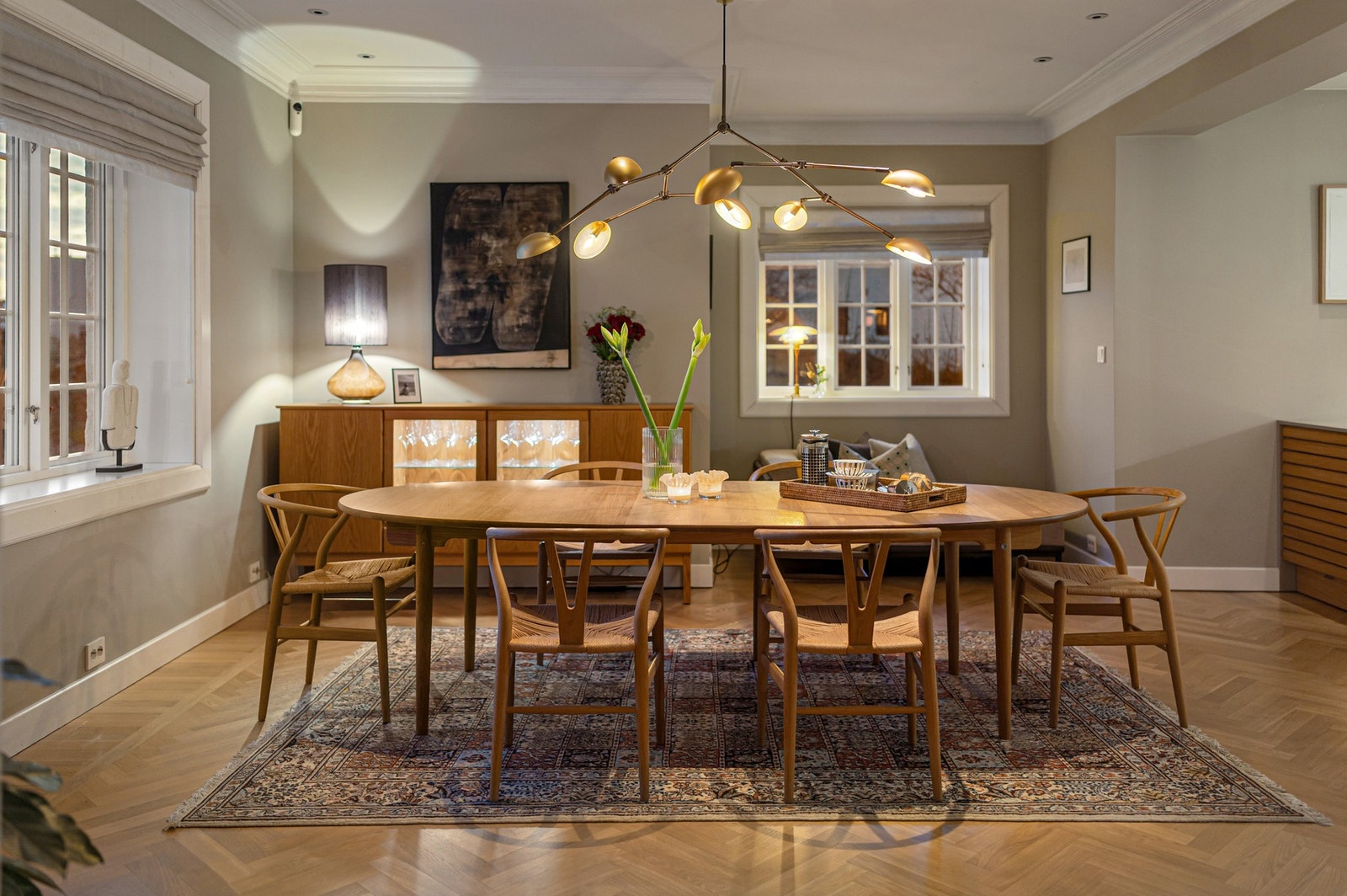 Her er det rikelig med plass til en hyggelig spiseplass for hele familien. Galleribilde