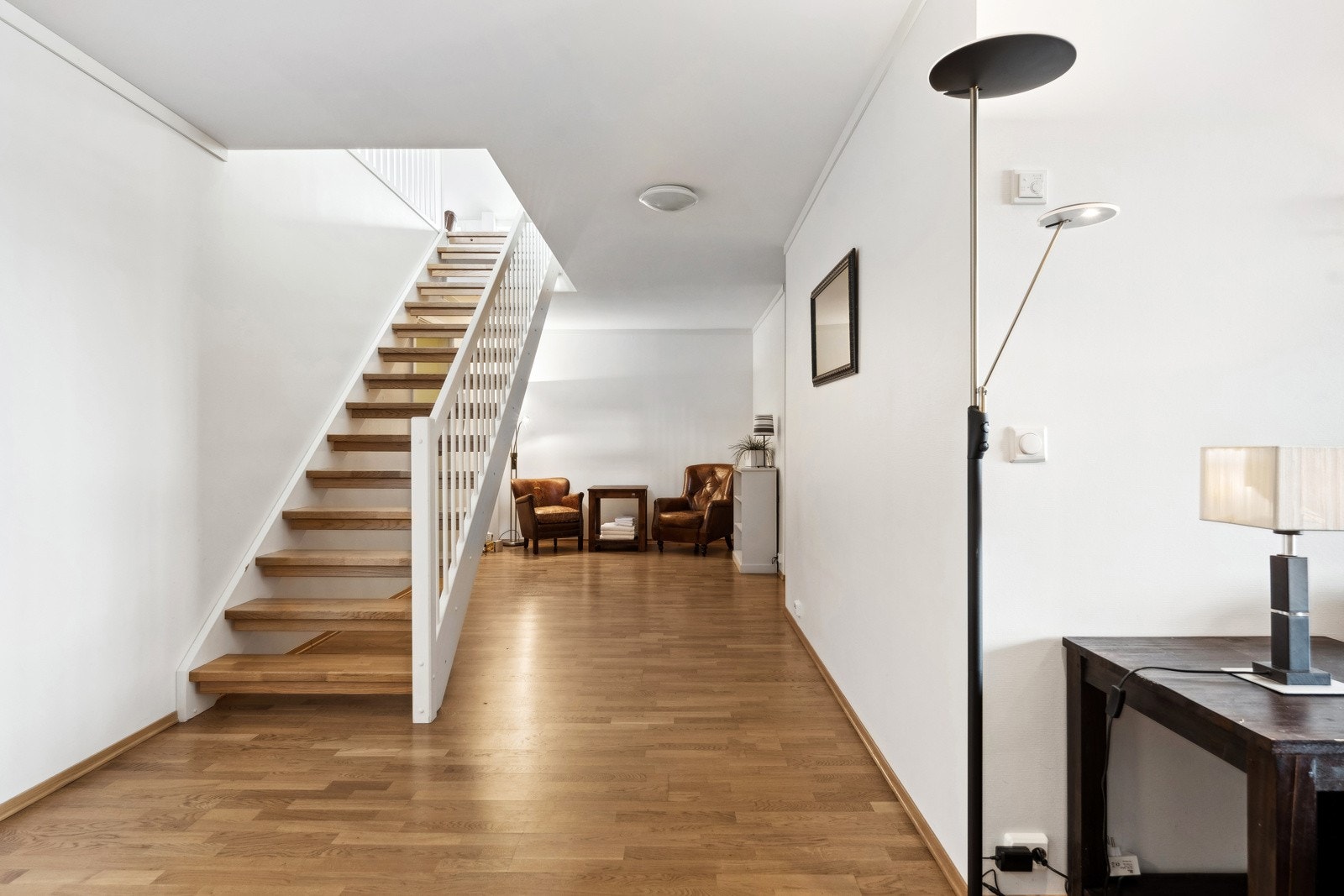 I overetasjen (toppetasjen) har leiligheten stue, 2 soverom og bad/wc. Galleribilde