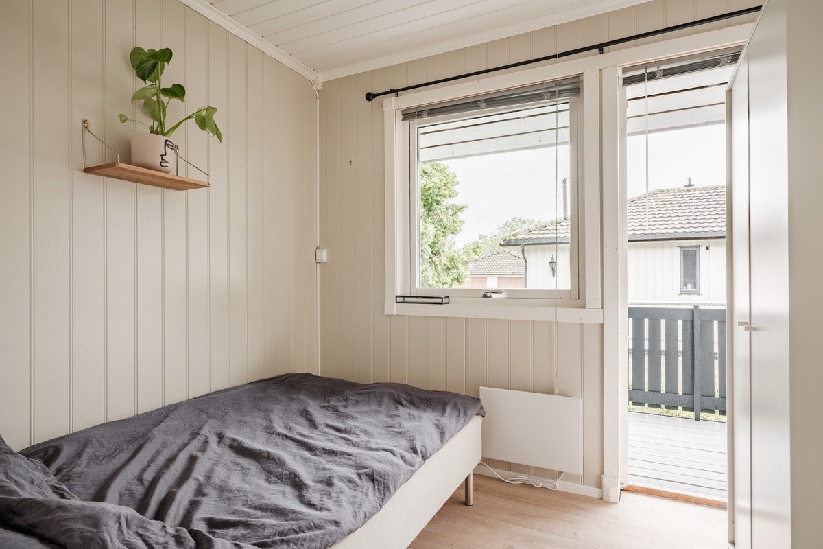 Rom B: 1.20-seng & skap (helt nytt!) følger med Galleribilde