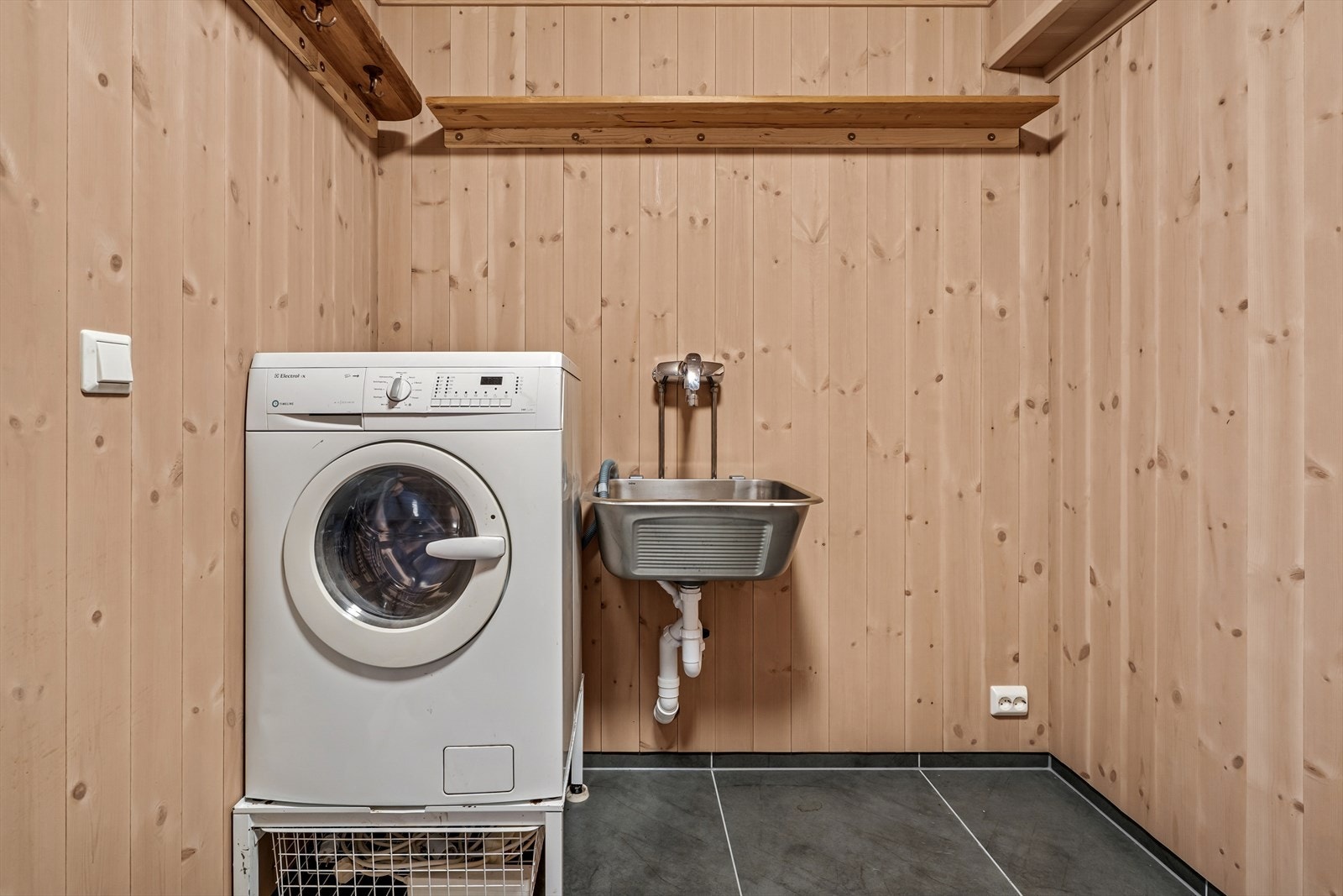 Bod som er innredet som vaskerom. Galleribilde
