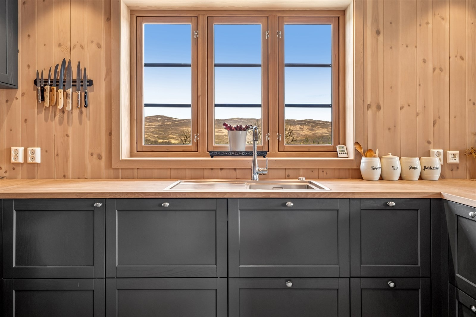 Her kan du nyte den flotte utsikten under matlaging. Galleribilde