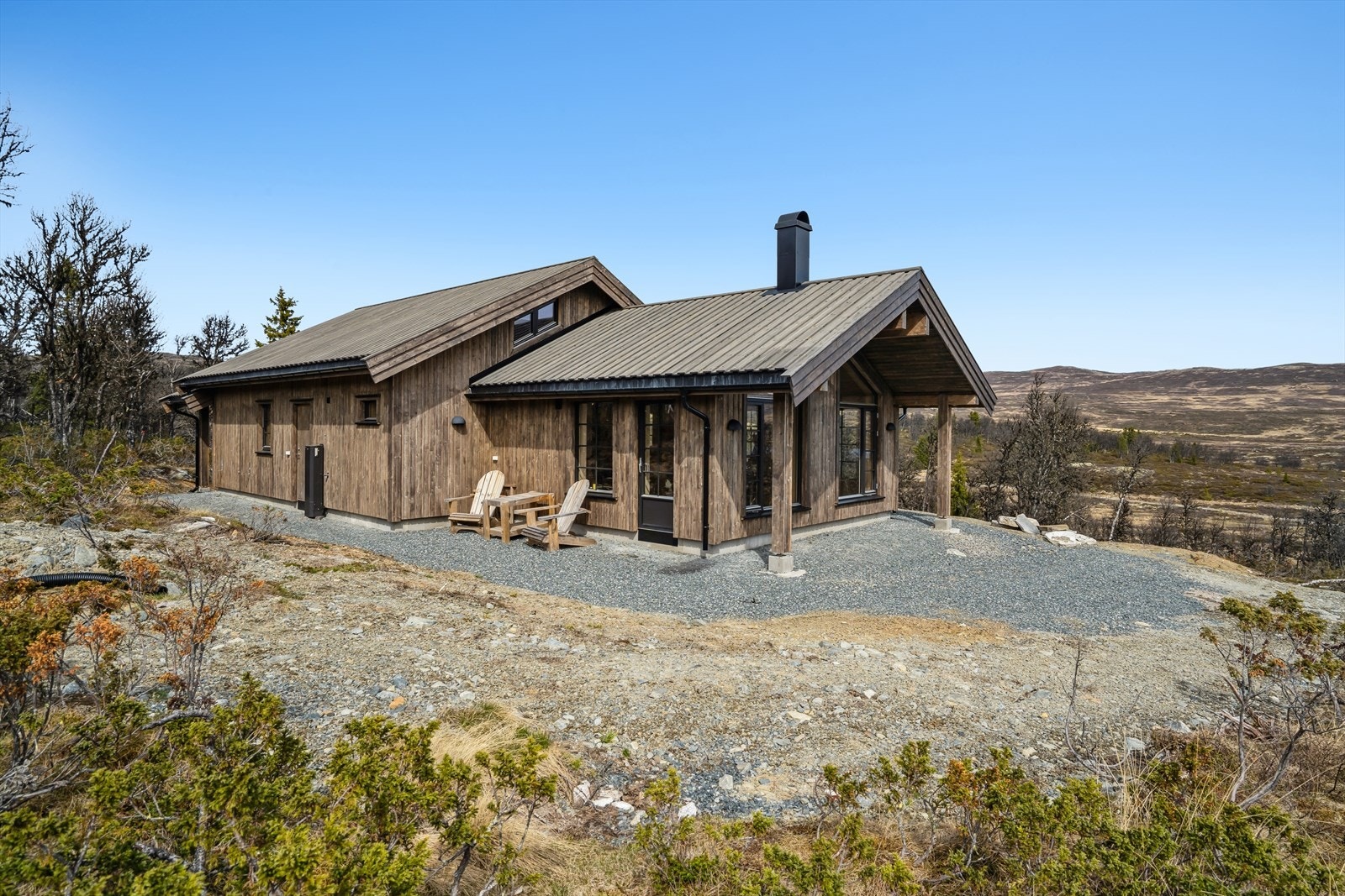 Hytta har god solgang, fra morgen til kveld. Galleribilde