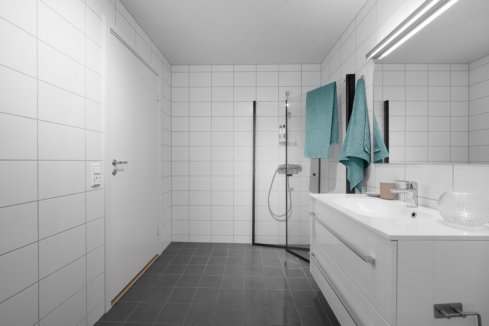 Flislagt baderom med varmekabler i gulv! Galleribilde