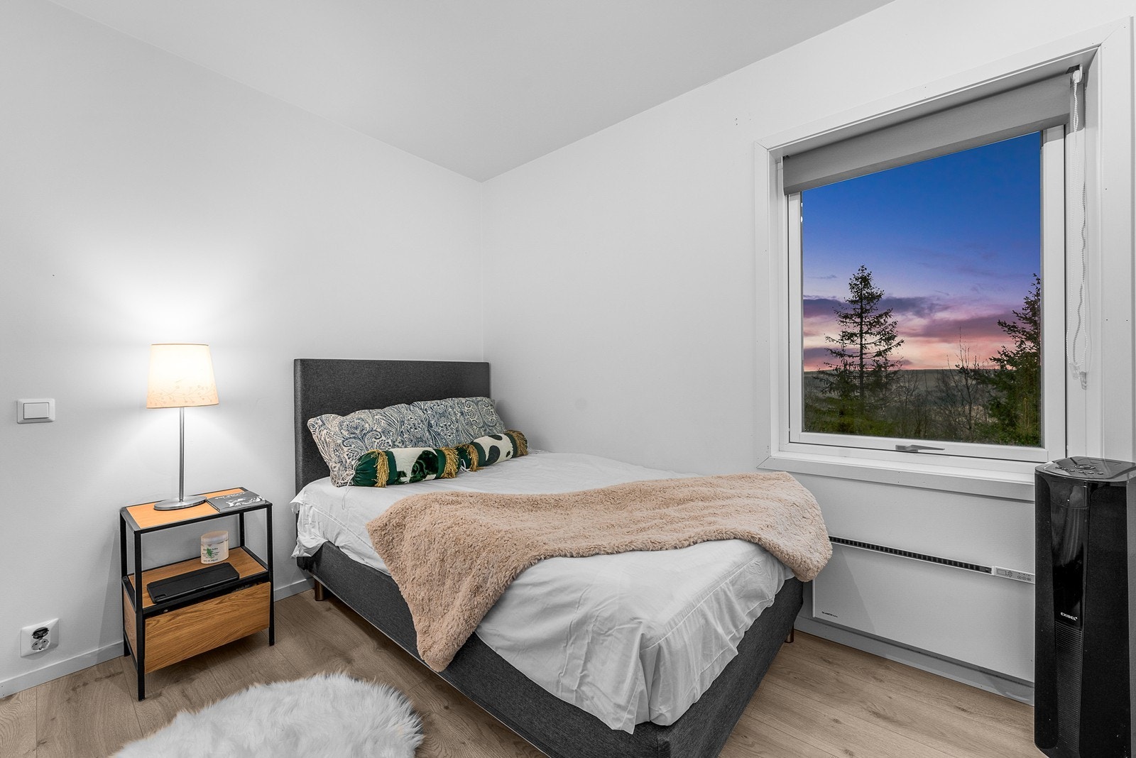 Soverommet har plass til dobbeltseng med tilhørende møbler! Galleribilde