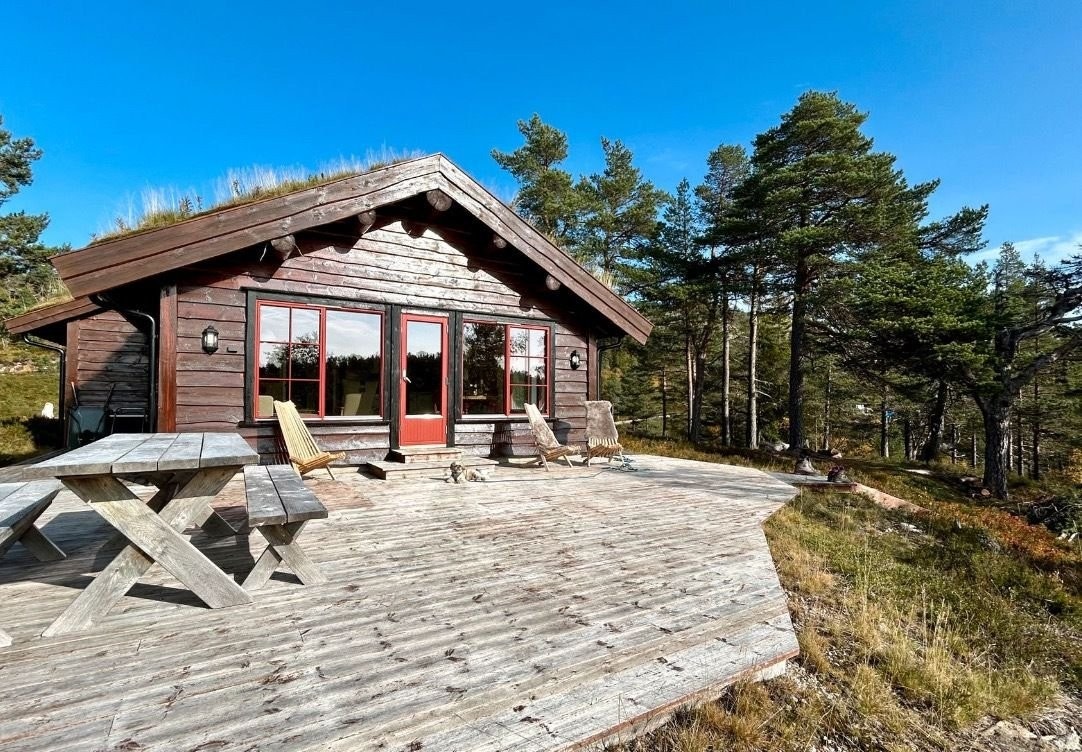 Stor, solfylt uteplass. Her er det fint til alle årstider. Galleribilde