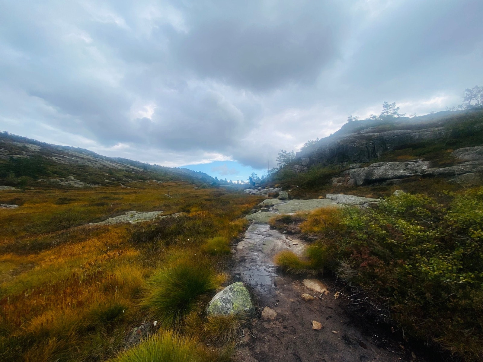 Lett tilgjengelig fjellandskap, en kort kjøretur fra sørlandskysten. Galleribilde