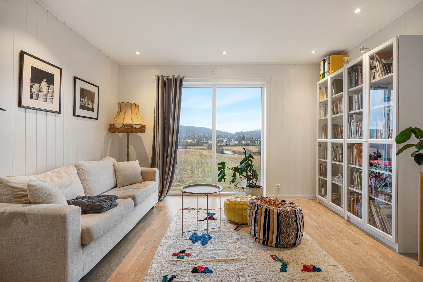 Store vinduer i to retninger sørger for flotte lys- og utsiktsforhold. Galleribilde