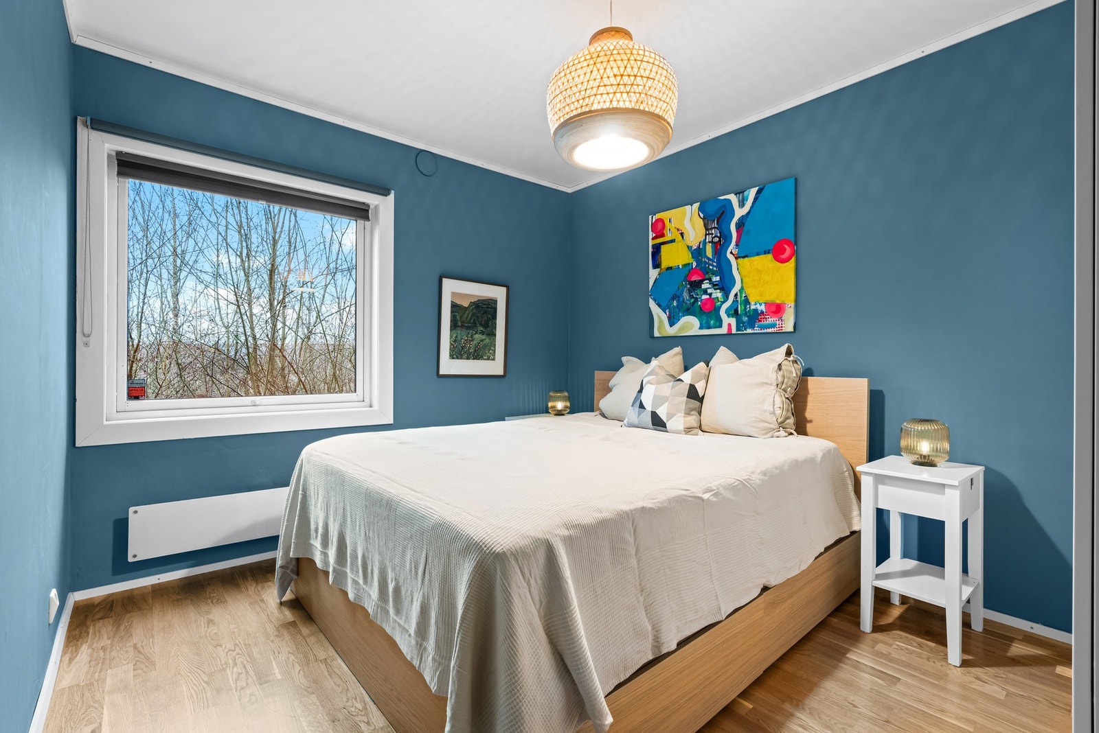 Leiligheten har et soverom med plass for dobbeltseng Galleribilde