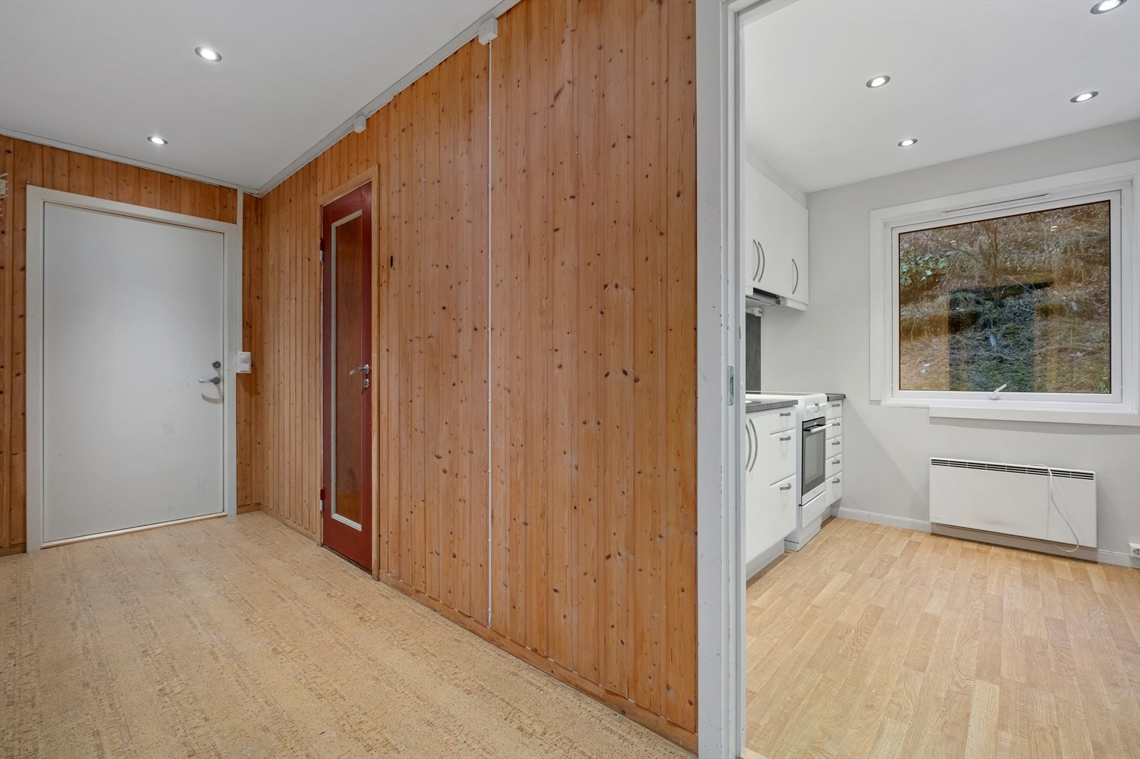 Nytt bilde av gangen med oversiktlig og funksjonell adkomst. Galleribilde