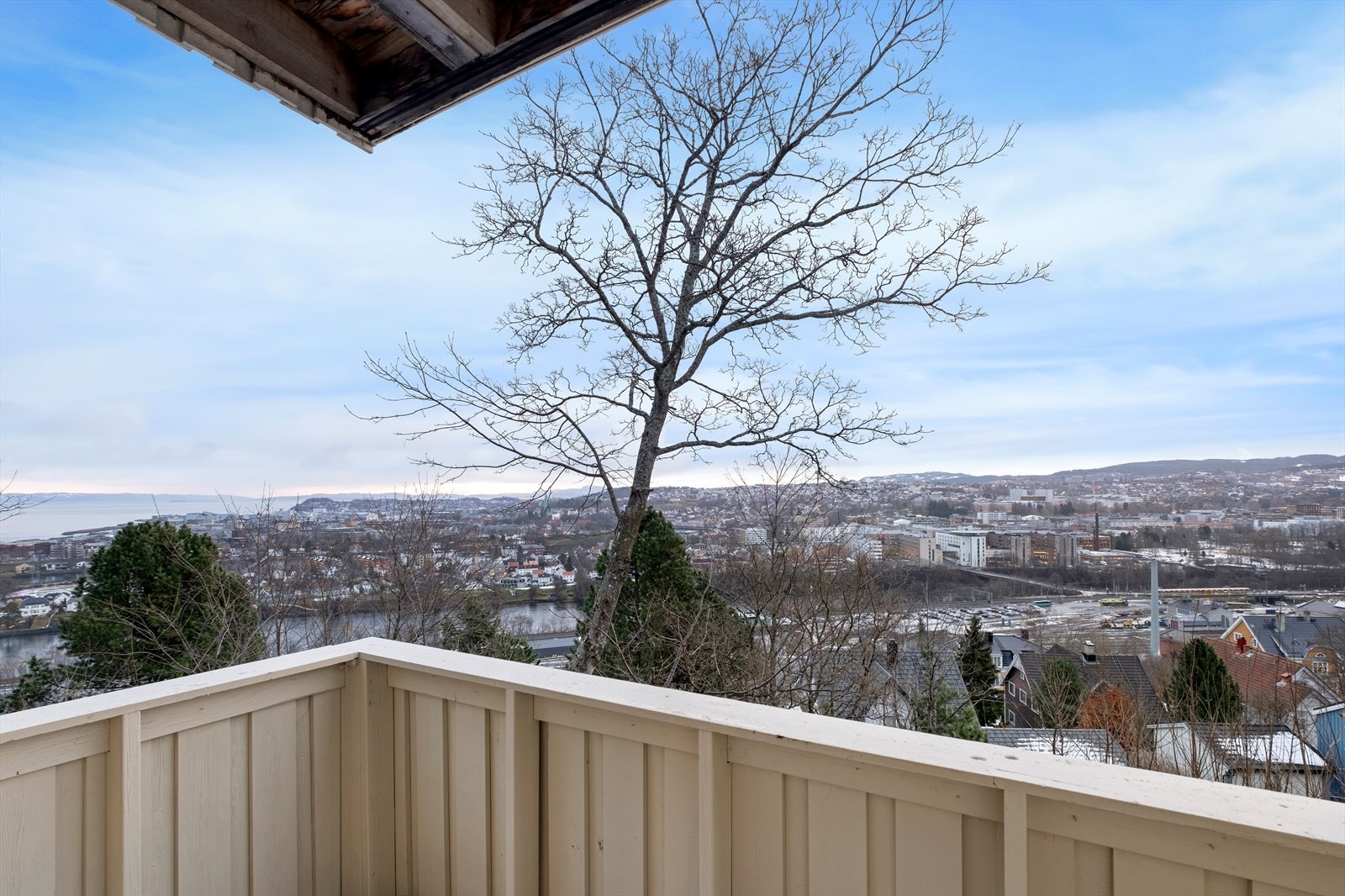 Balkongen på vinterstid, et stemningsfullt utsiktspunkt også i den kalde årstiden. Galleribilde