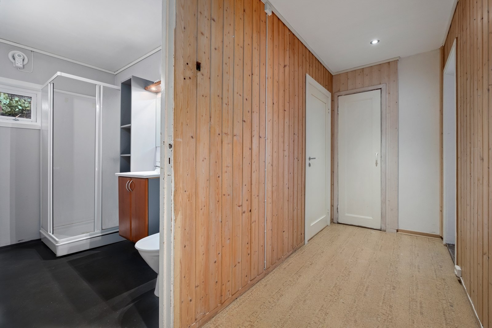 Gang som binder boligens rom naturlig sammen. Her finner du også leilighetens innvendige bod/kott. Galleribilde