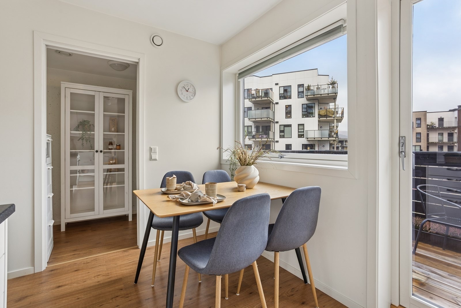 Oppvarmingen skjer via radiatorer tilknyttet byggets fellesanlegg. Galleribilde