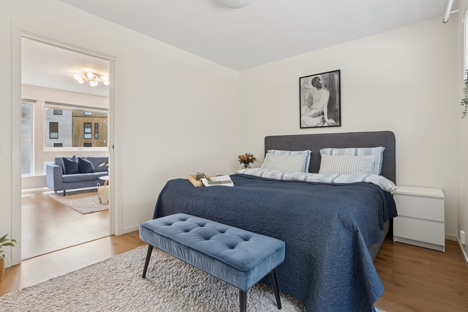 Soverom er av god størrelse med plass til ønsket soveromsmøblement. Galleribilde