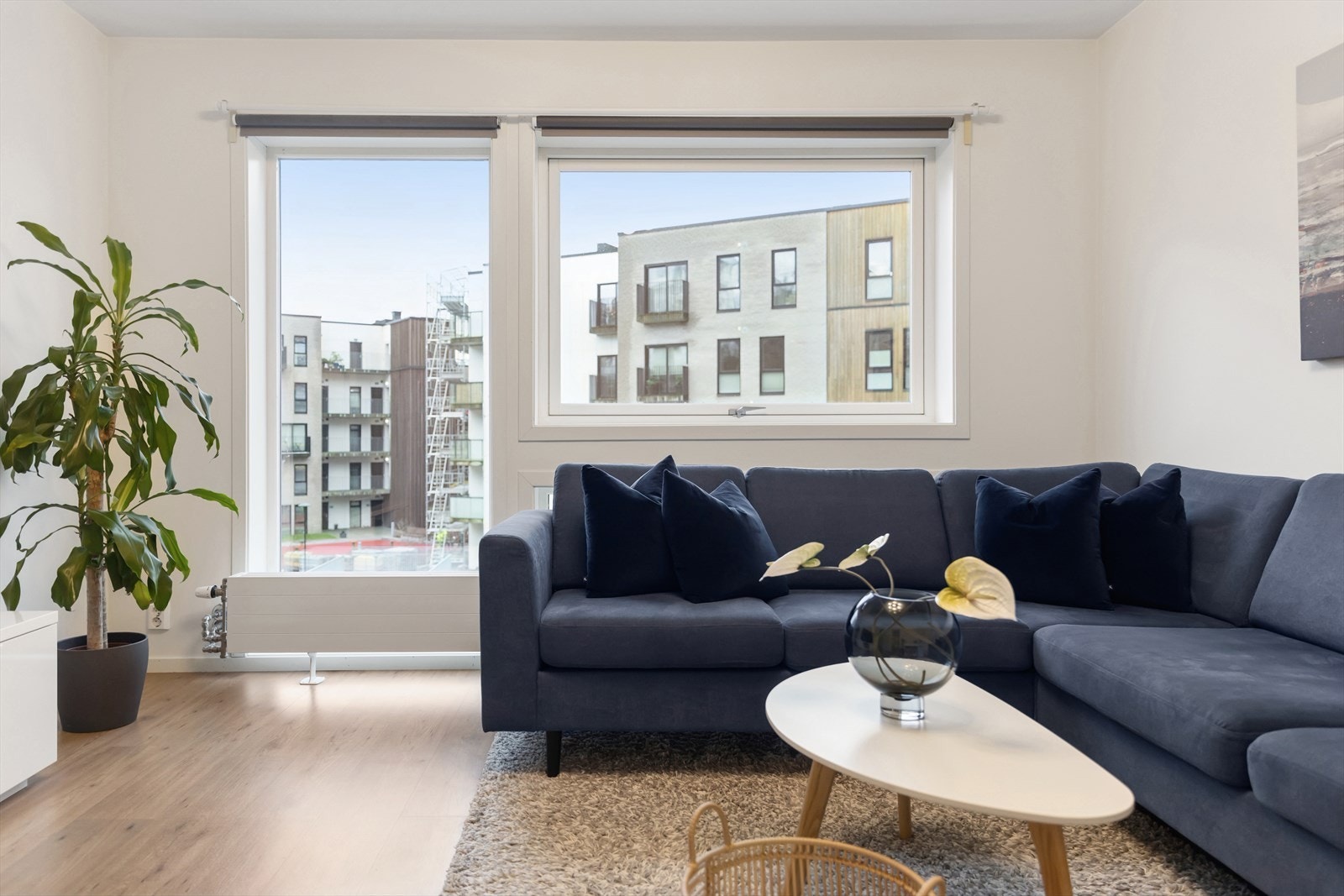 Leiligheten måler 59 kvm og ligger i byggets 3. etasje med trappeadkomst. Galleribilde