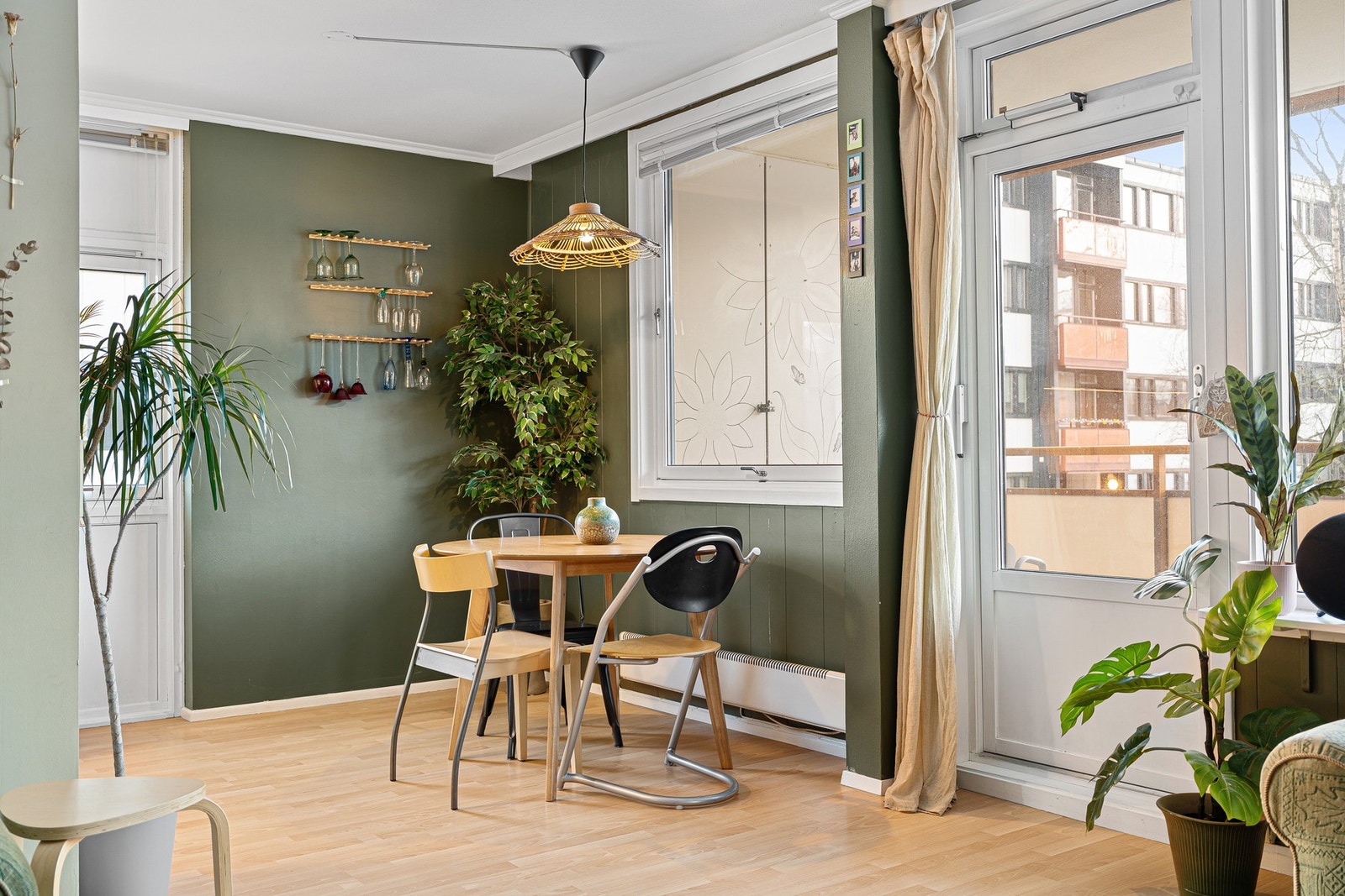 Her kan du enkelt innrede med ønsket sittegruppe og skape en lun atmosfære for gode måltider. Galleribilde