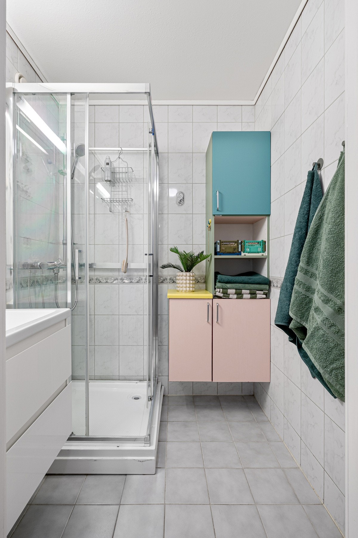 Flislagt baderom med behagelig gulvvarme. Galleribilde