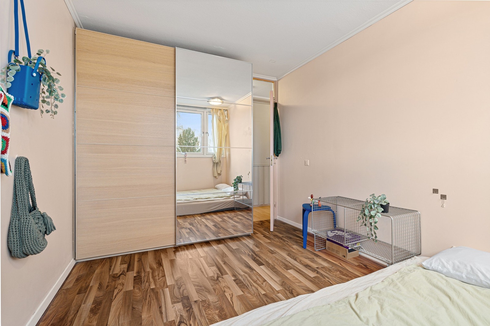 God plass til ulike garderobeløsninger. Galleribilde