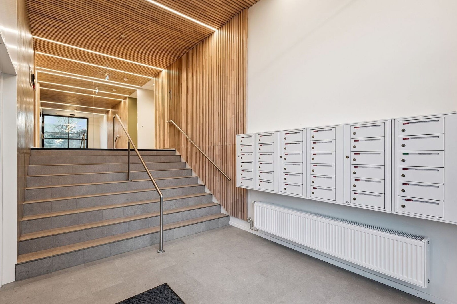 Bygget er oppført i 2024 og fremstår med en gjennomgående moderne og tidsriktig utforming. Galleribilde