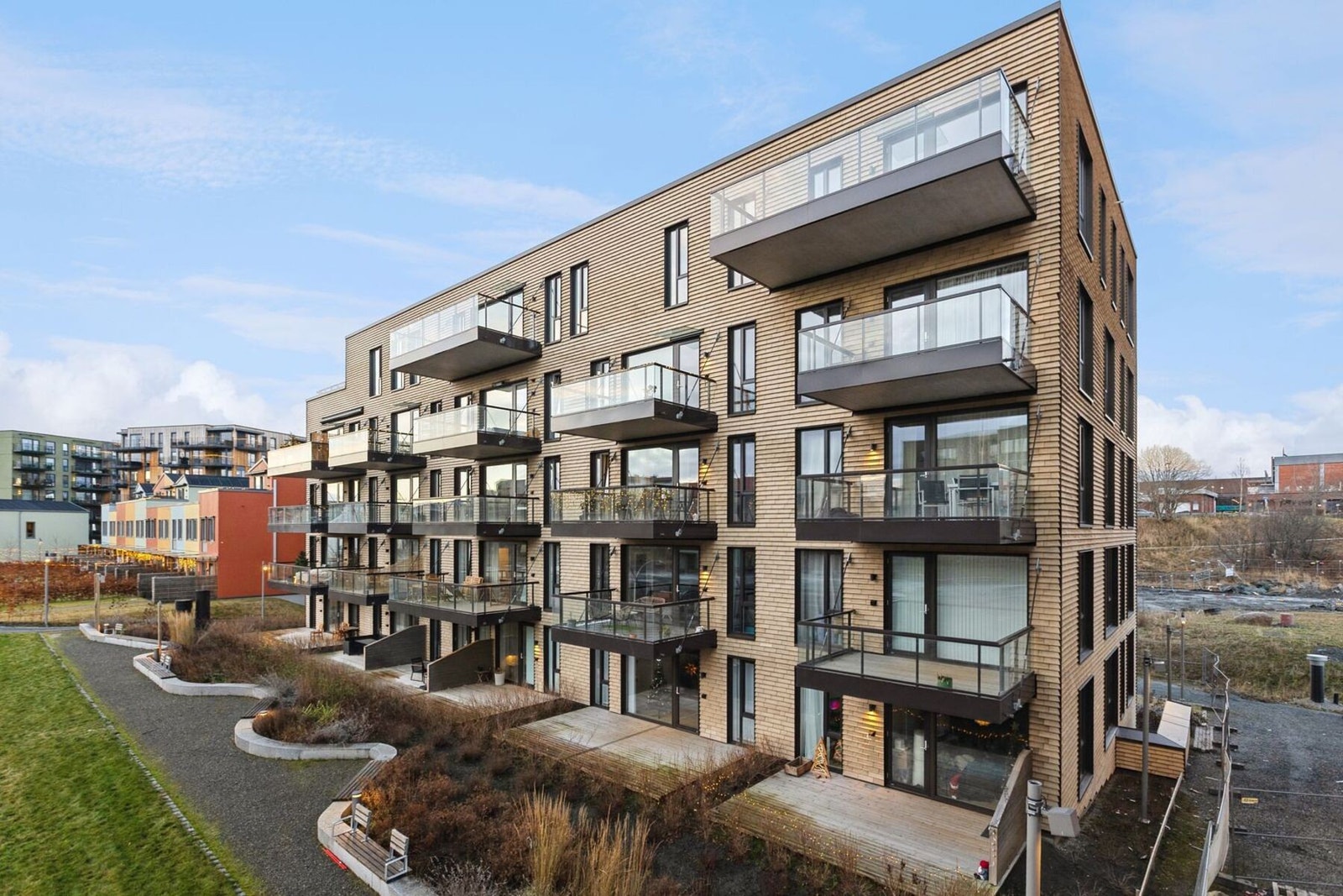 Leiligheten har en sentral og attraktiv beliggenhet på Lilleby, med populære tilbud og fasiliteter i umiddelbar nærhet. Galleribilde