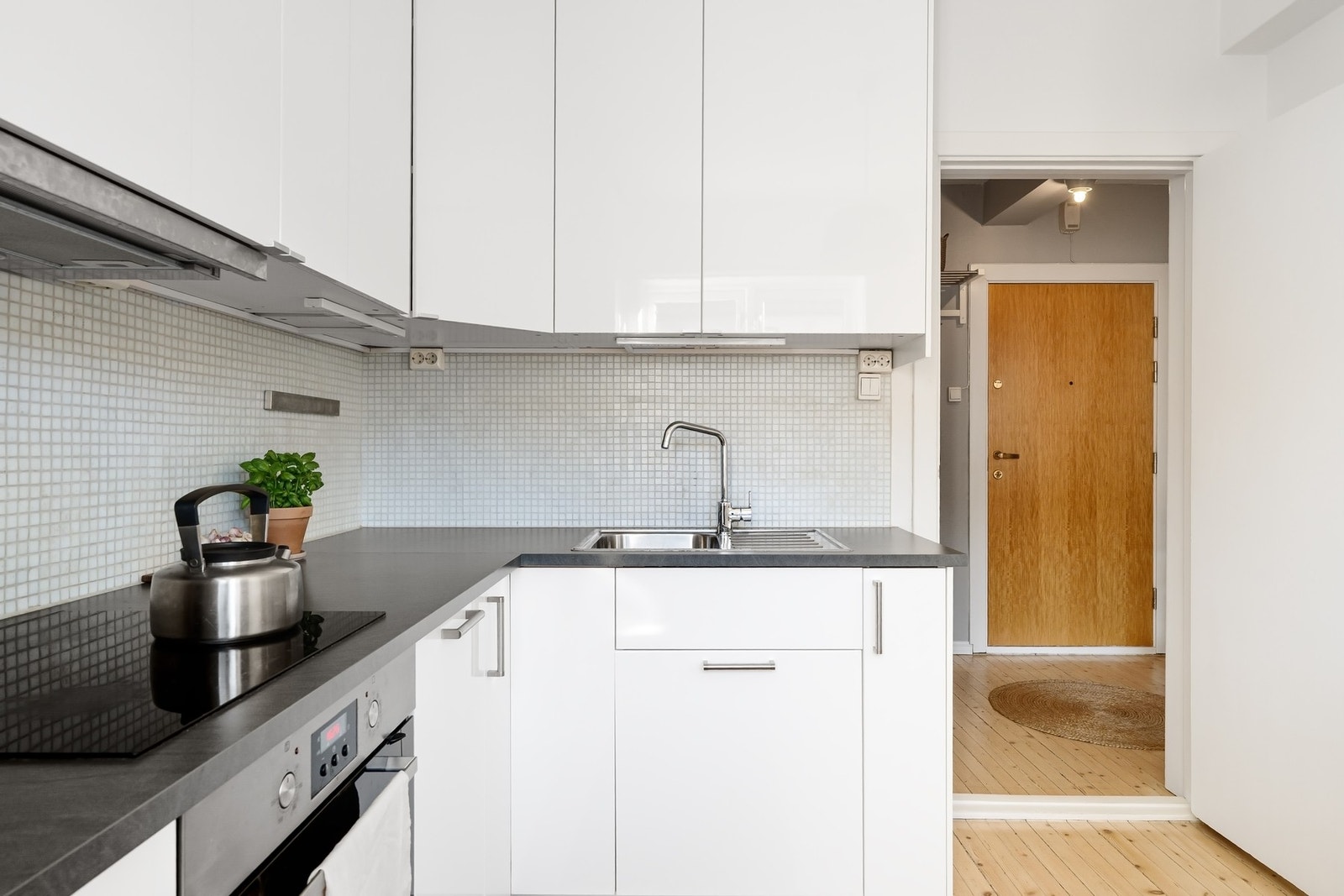 Leiligheten har et romslig separat kjøkken. Galleribilde