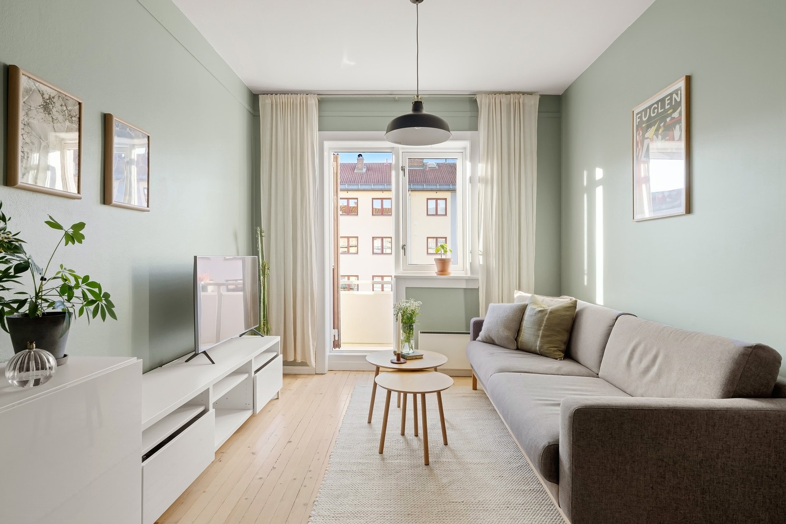 Dette er en lys og innbydende 2-roms leilighet med utgang til en hyggelig brannbalkong. Galleribilde