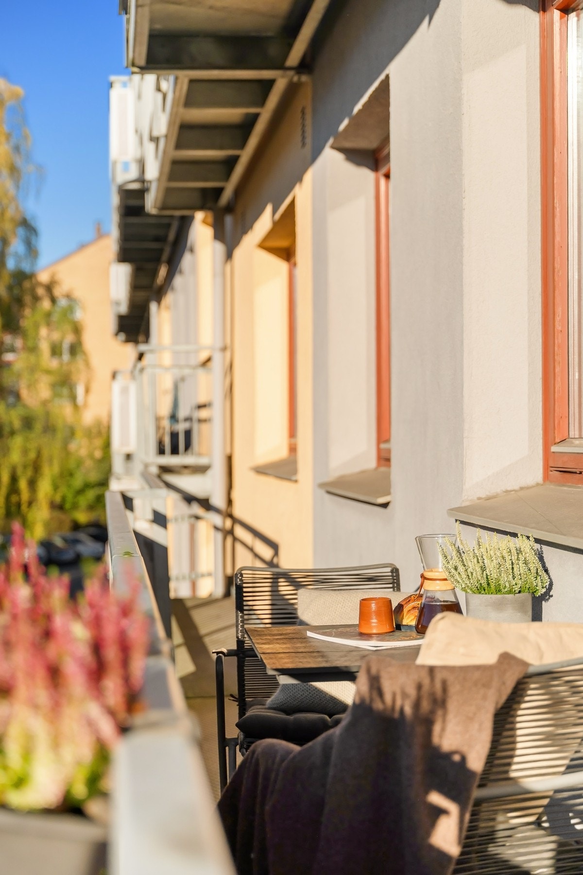 Balkongen er solrik og vestvendt. Galleribilde