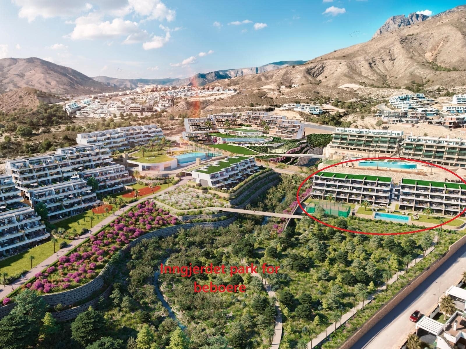 En stor flott beplantet park inngjerdet og kun for beboere i anlegget Galleribilde