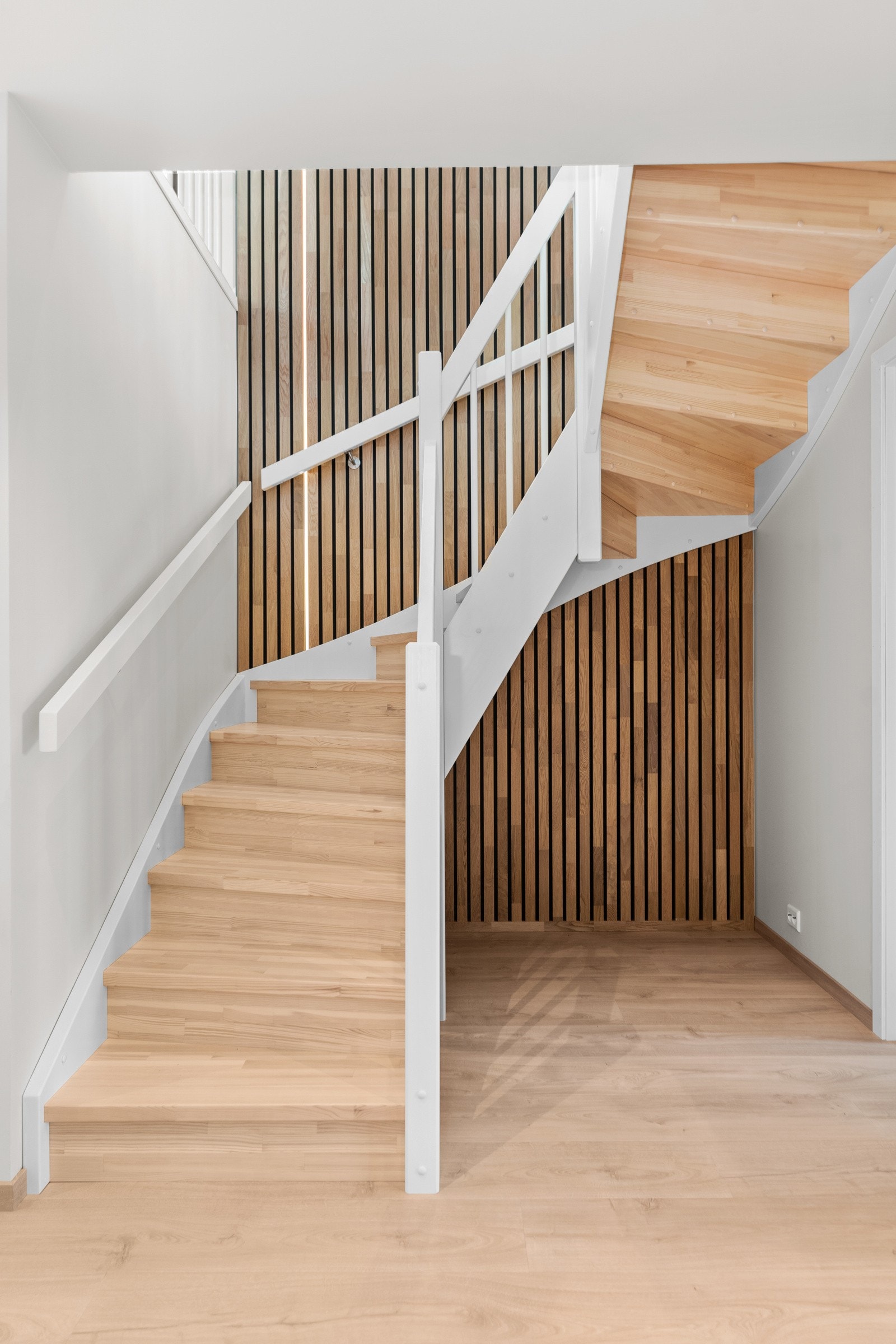 Videre adkomst til 2. etasje. Galleribilde