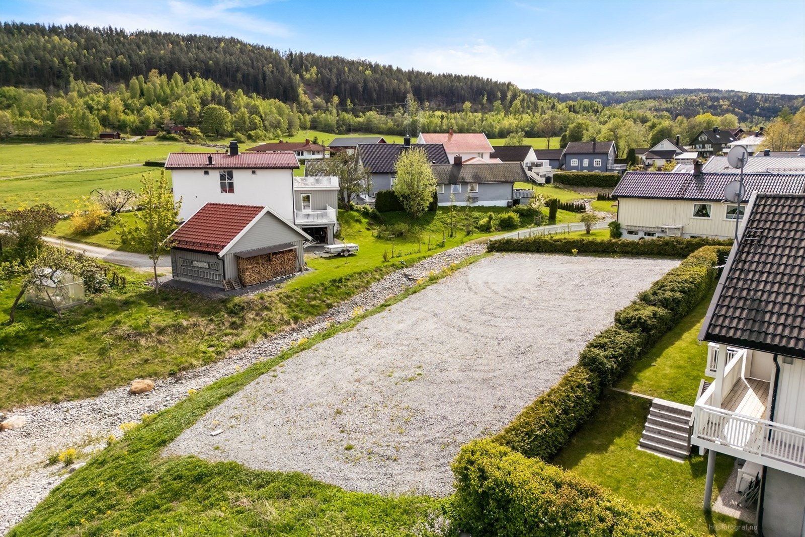 Kort gangavstand til flotte turmuligheter i marka, sommer som vinter. Galleribilde