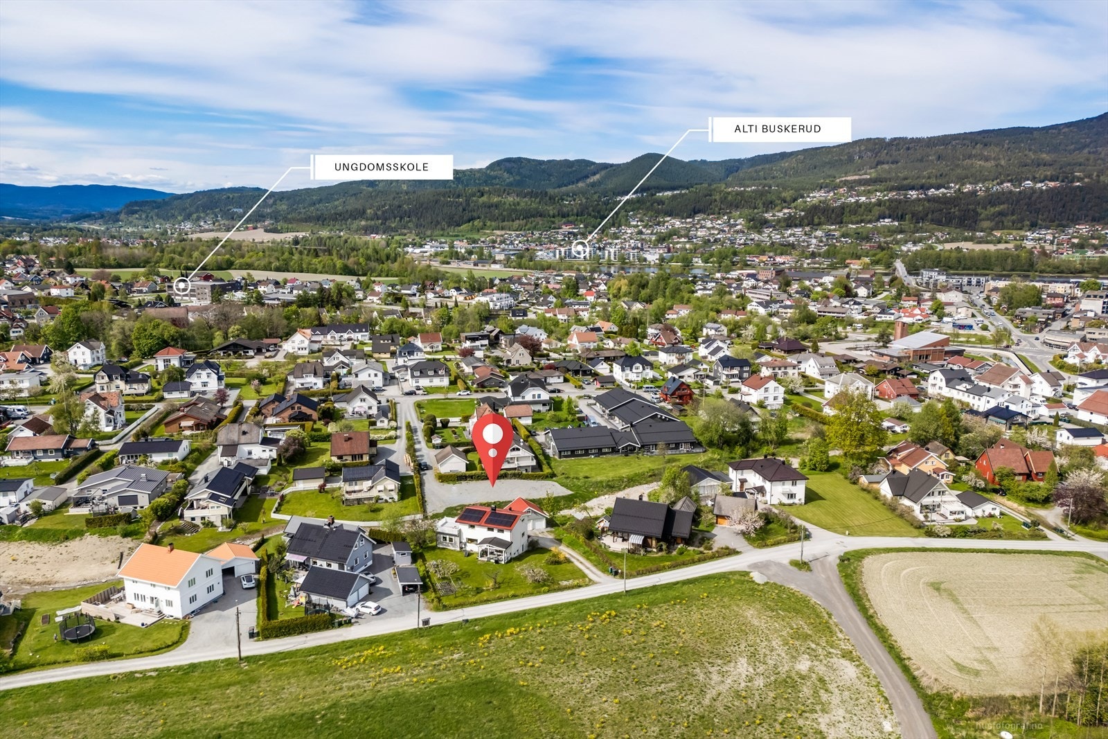 Sentral beliggenhet i Mjøndalen sentrum med de fleste fasiliteter i umiddelbar nærhet. Galleribilde