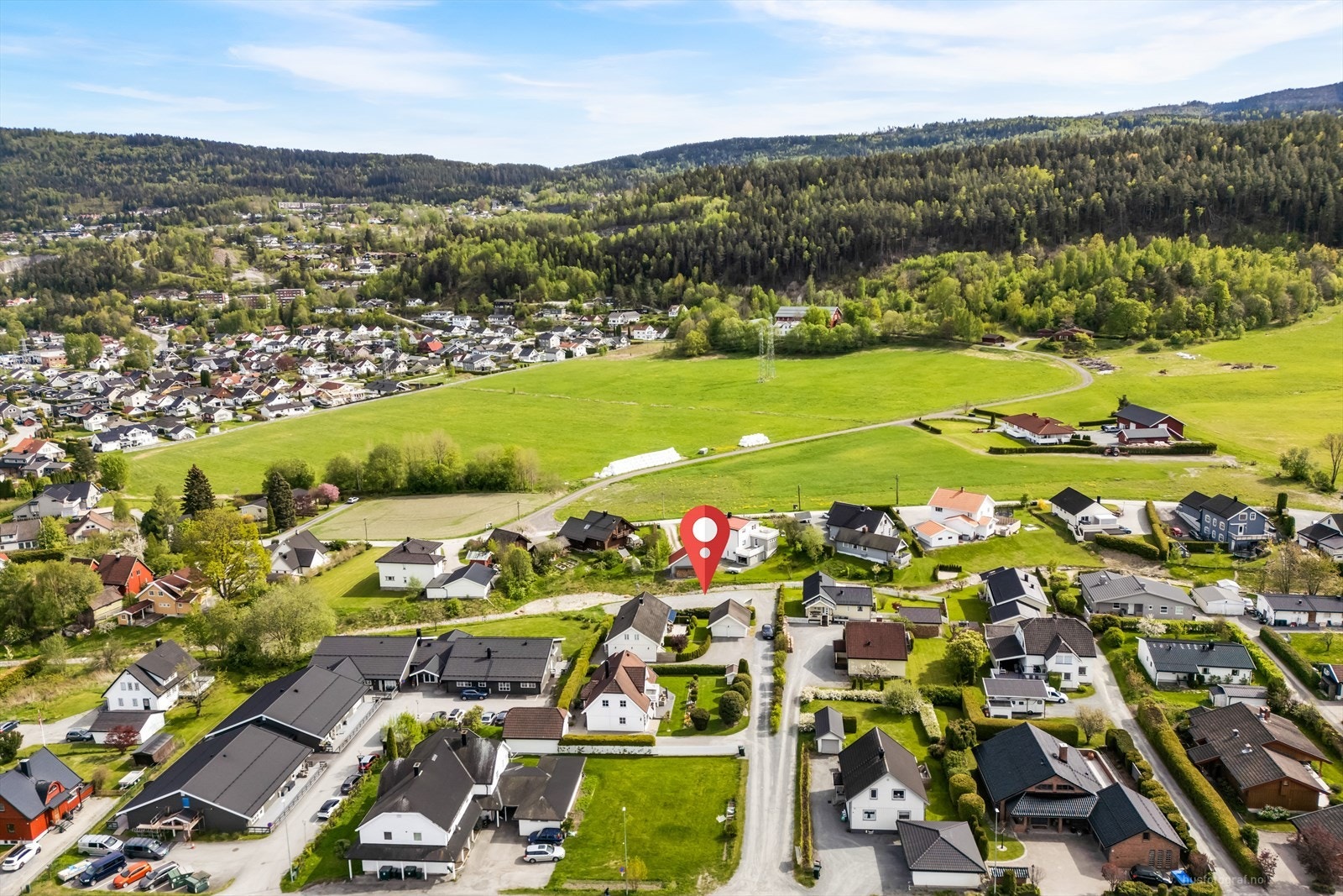 Svært attraktivt beliggende tomt - gode solforhold - kort vei til alt ! Galleribilde